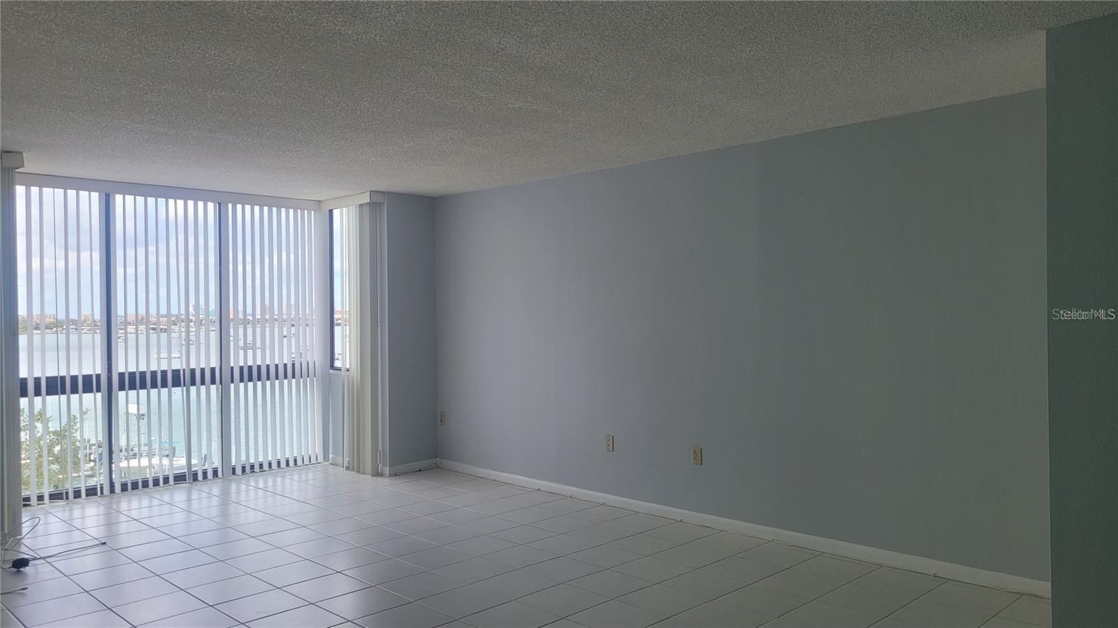 Image 6 of 32 For 660 Island Way 405