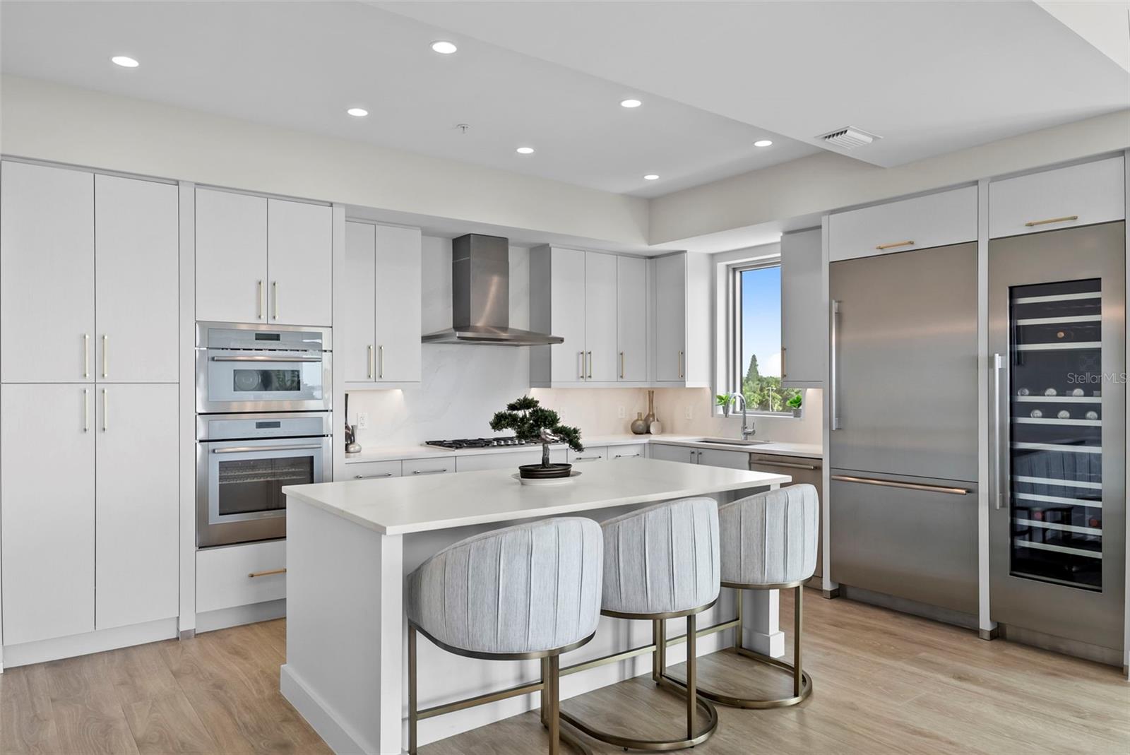 Image 12 of 79 For 2910 Barcelona Street 501