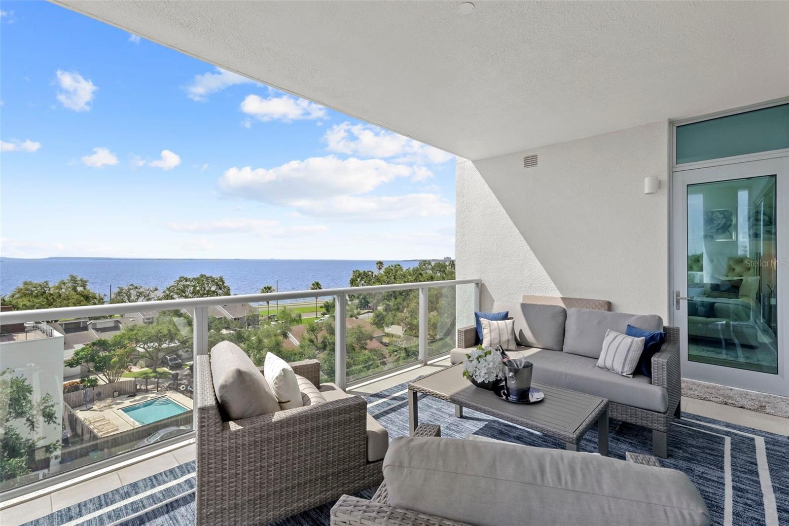 Image 19 of 79 For 2910 Barcelona Street 501