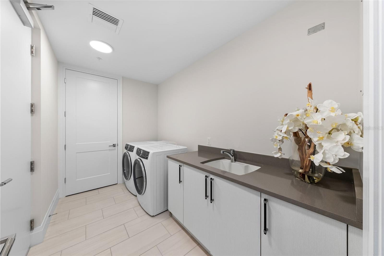 Image 42 of 79 For 2910 Barcelona Street 501