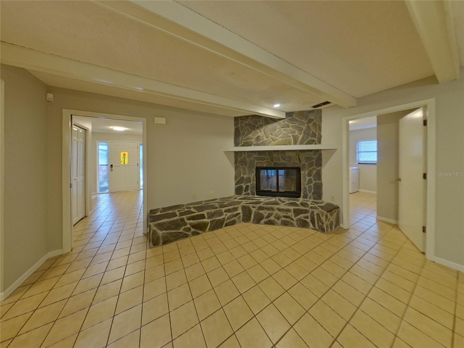 Image 15 of 17 For 2666 Luce Drive W
