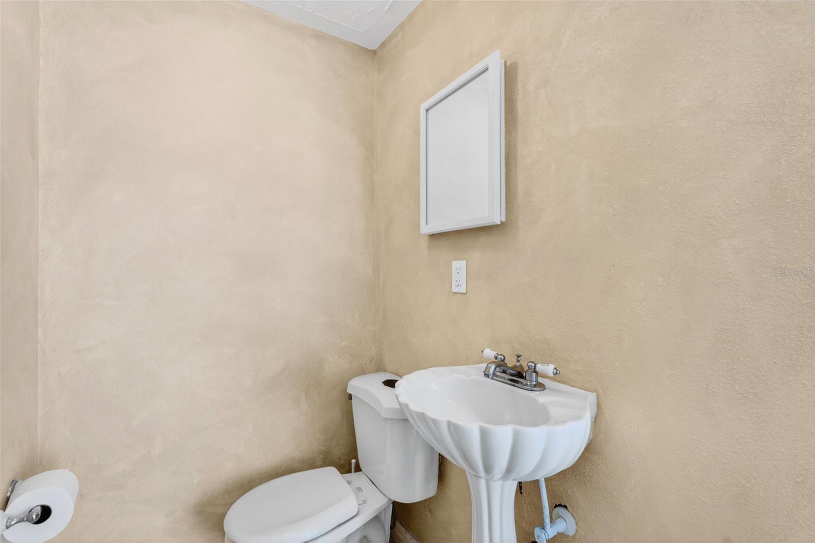Listing photo id 8 for 13706 Britton Drive