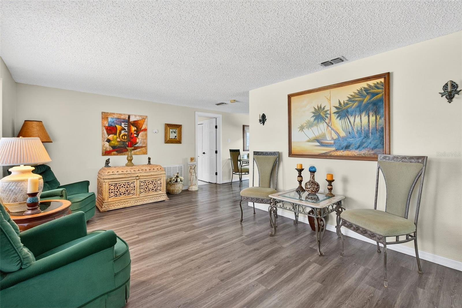 Listing photo id 12 for 13706 Britton Drive