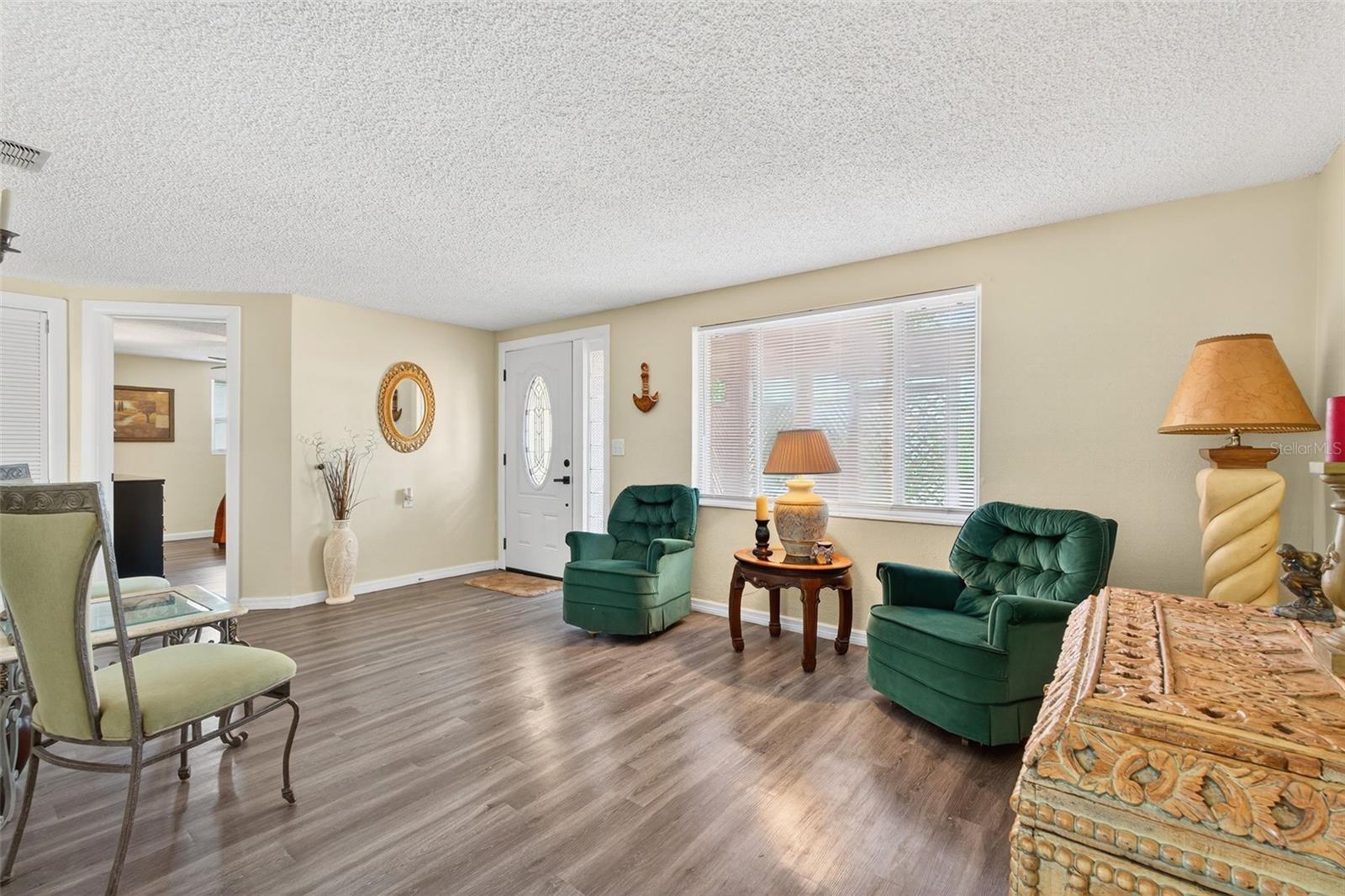 Listing photo id 14 for 13706 Britton Drive