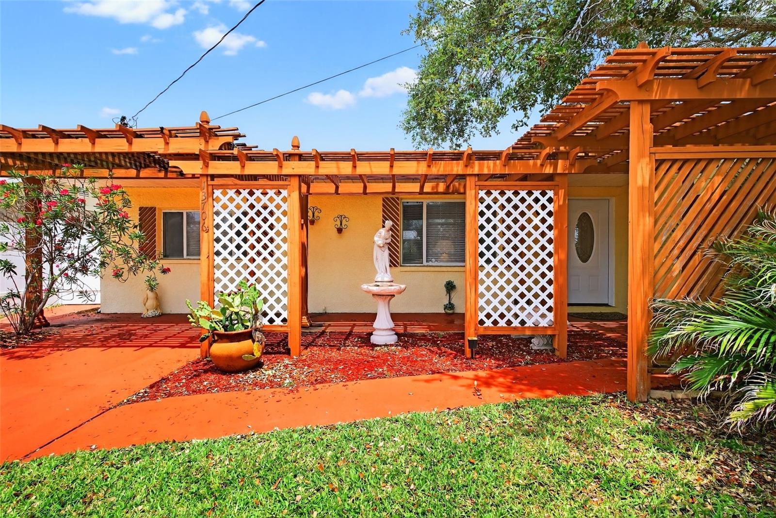 Listing photo id 0 for 13706 Britton Drive