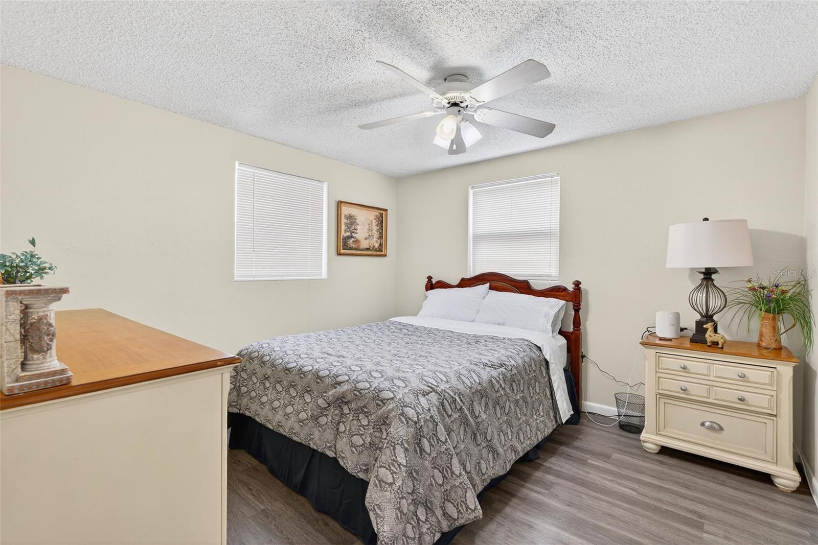 Listing photo id 18 for 13706 Britton Drive