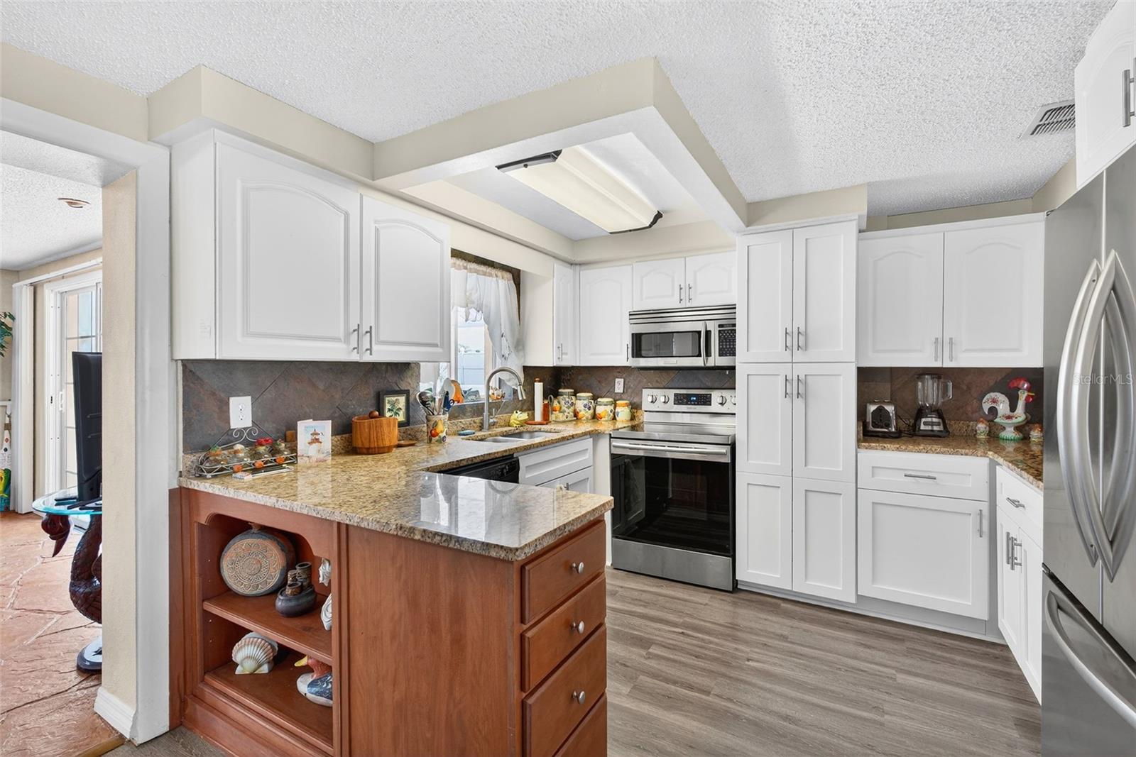 Listing photo id 22 for 13706 Britton Drive