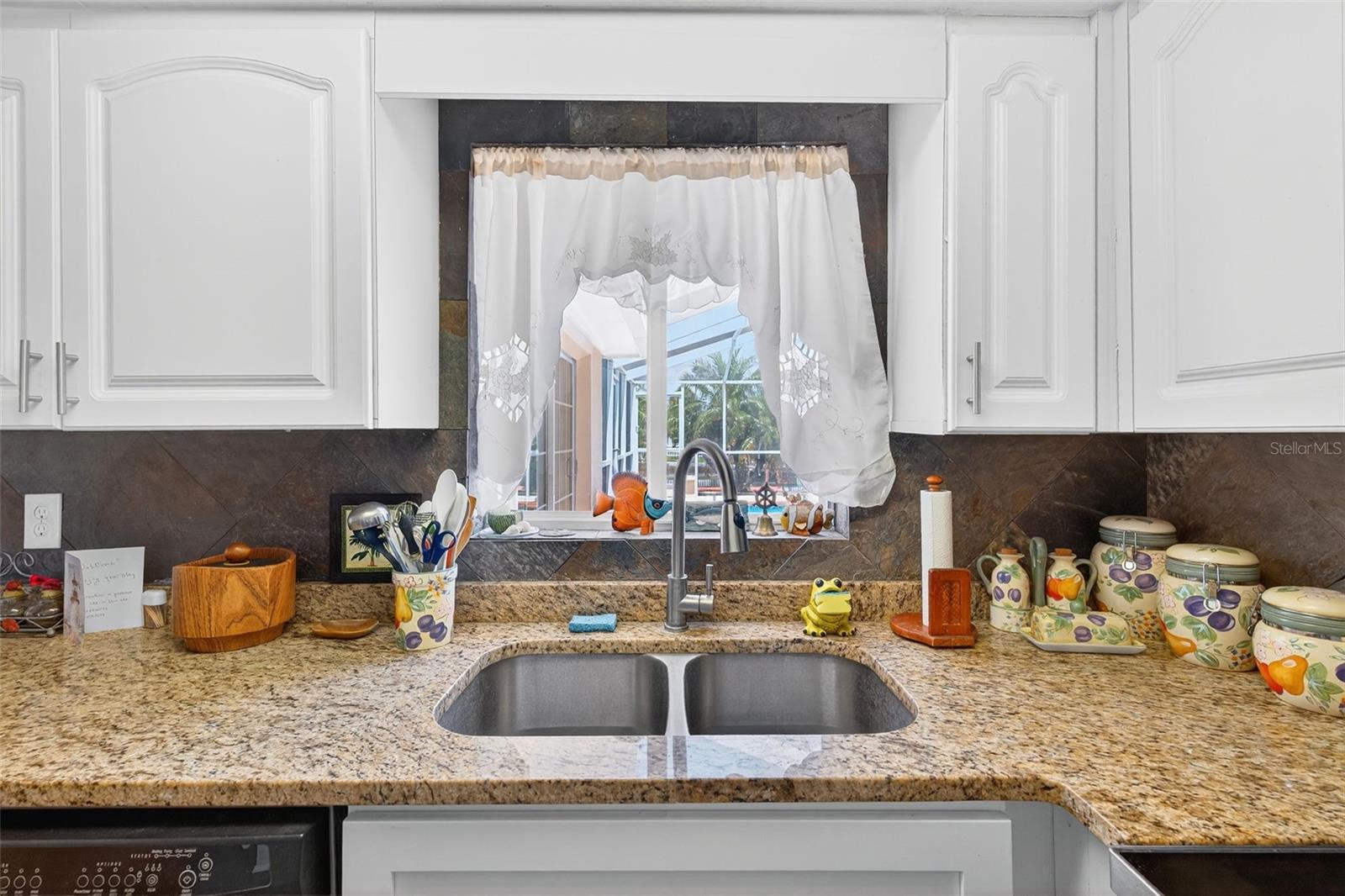 Listing photo id 25 for 13706 Britton Drive