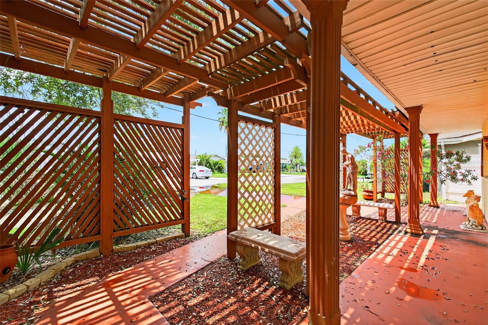 Listing photo id 2 for 13706 Britton Drive