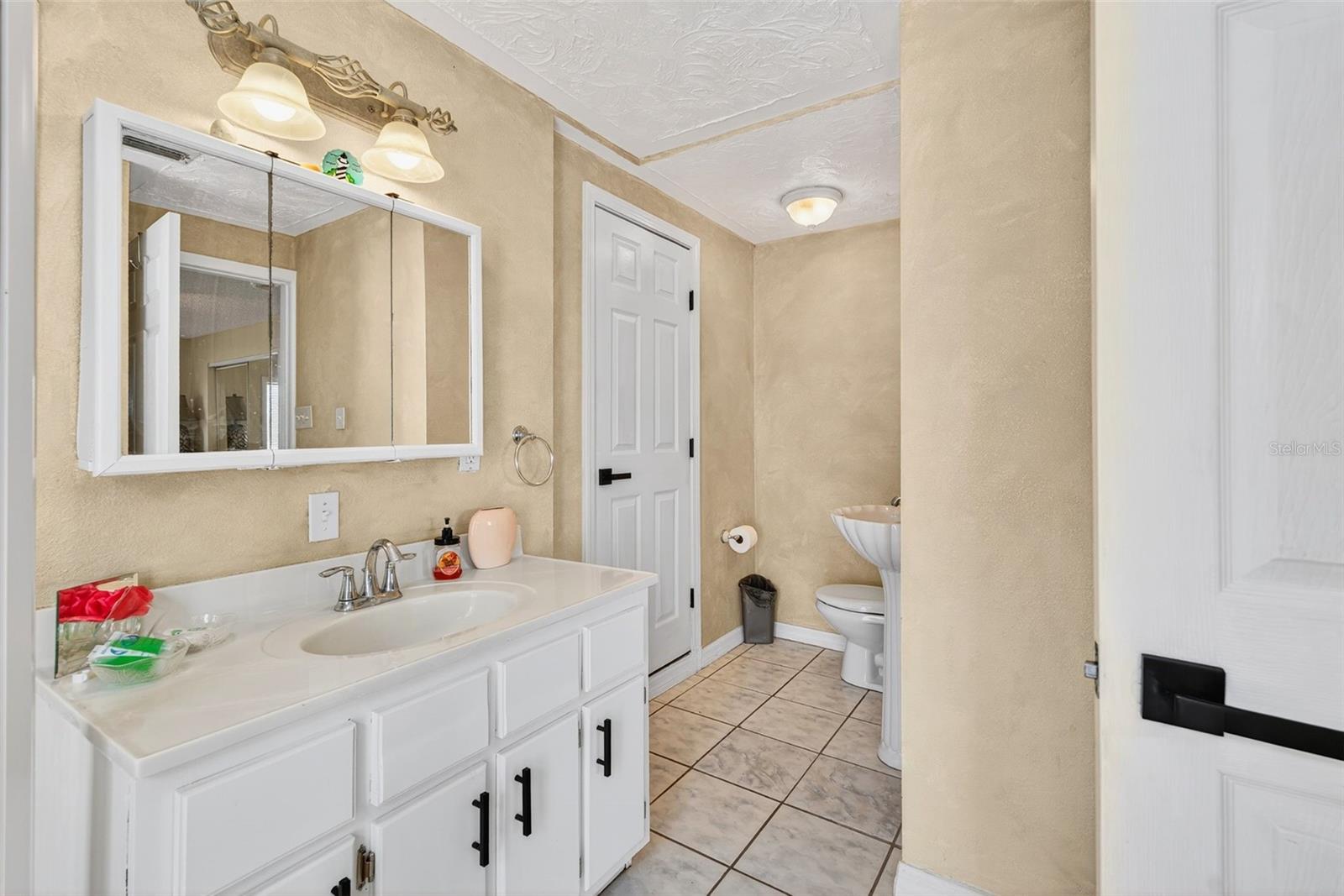 Listing photo id 7 for 13706 Britton Drive