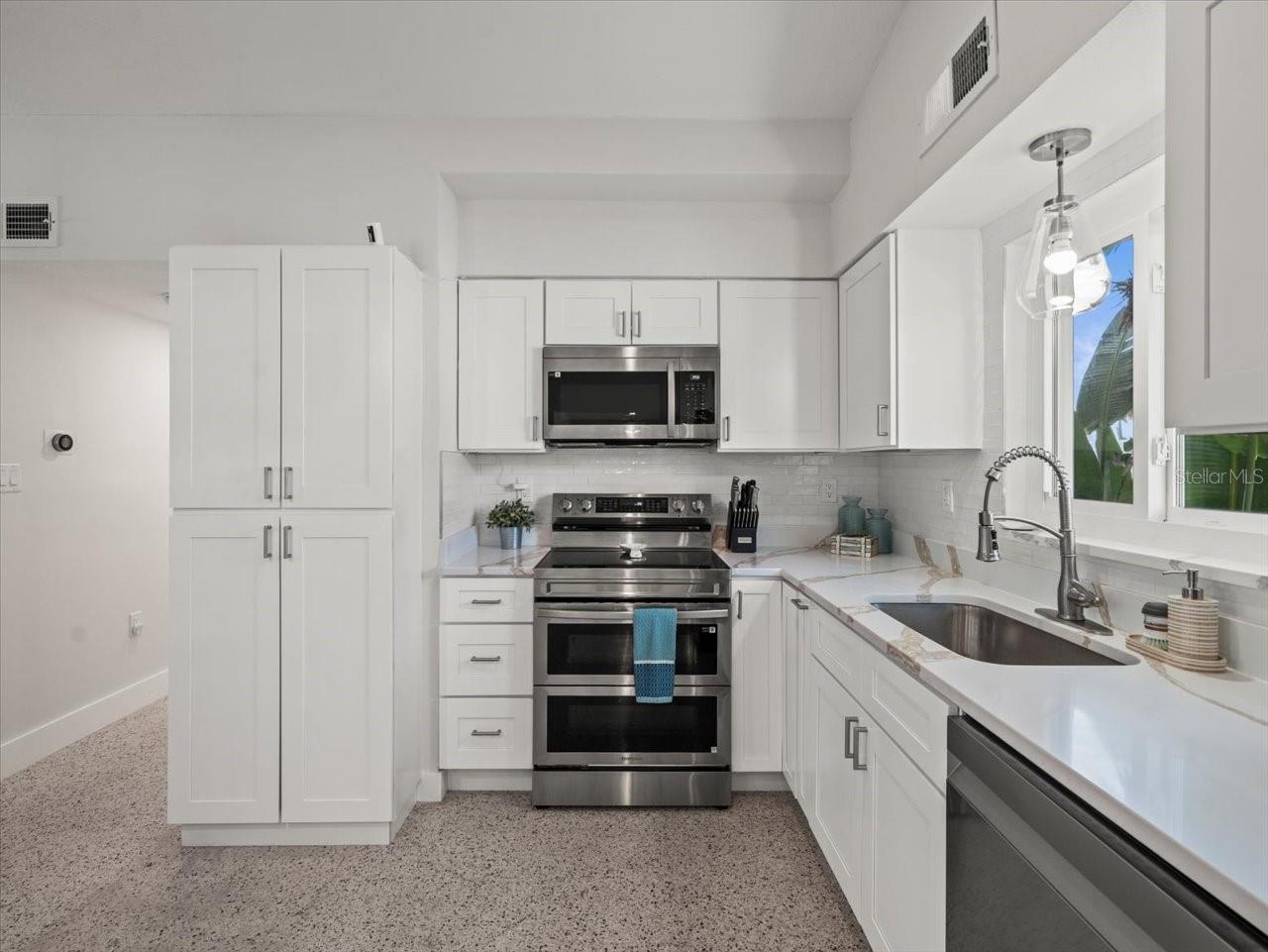 Image 11 of 34 For 304 42nd Avenue