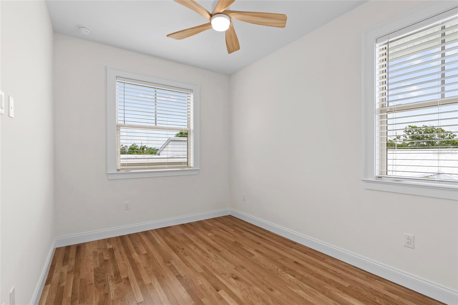 Image 19 of 42 For 1631 31st Avenue N