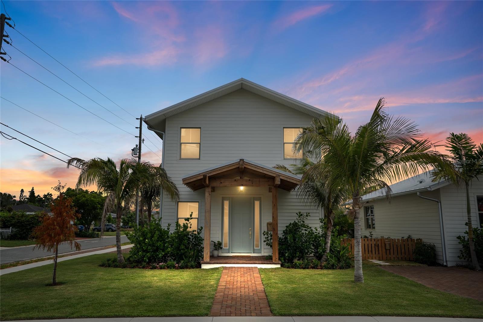Image 2 of 42 For 1631 31st Avenue N