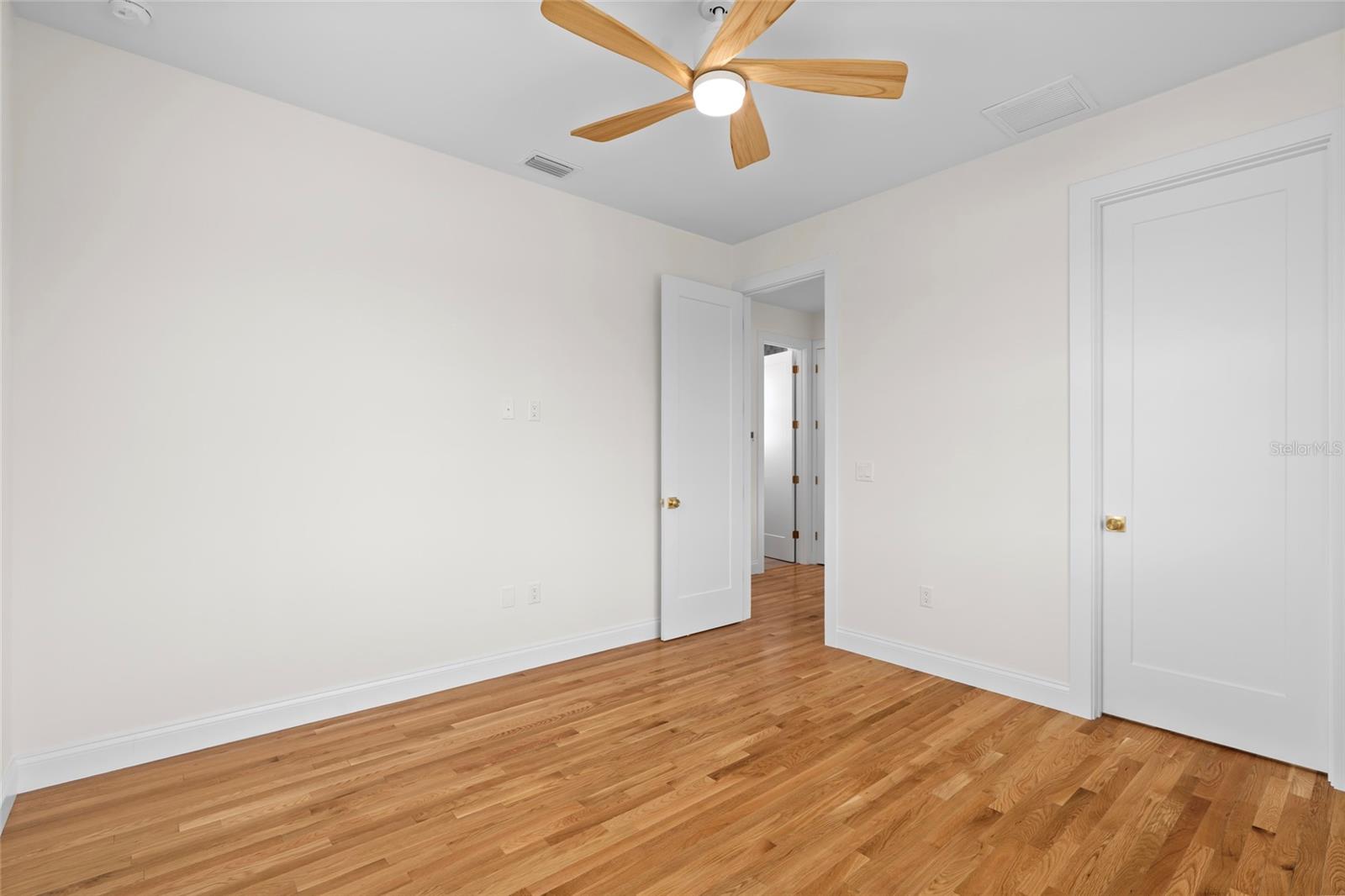 Image 23 of 42 For 1631 31st Avenue N