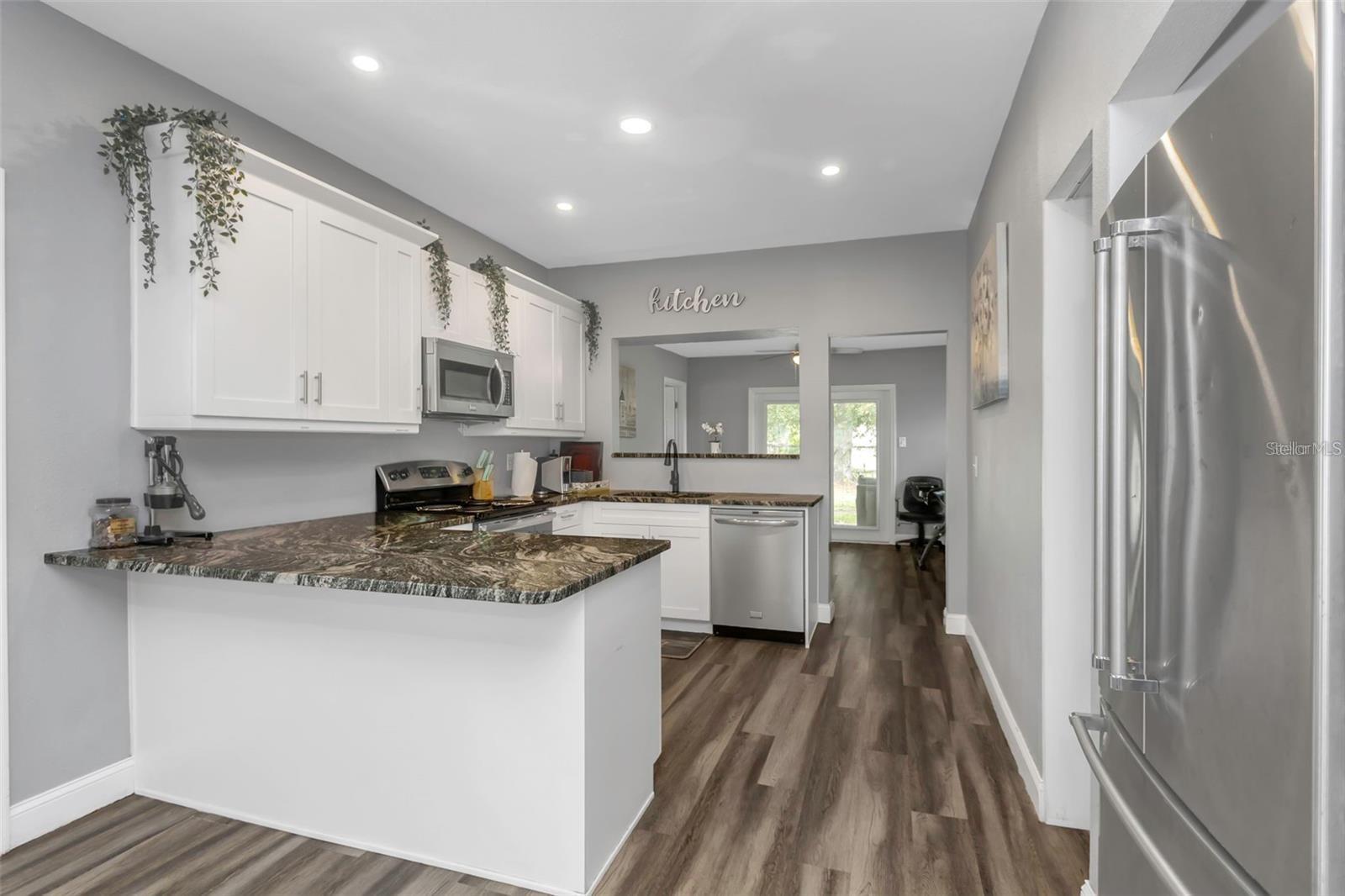 Image 11 of 52 For 206 Himes Avenue