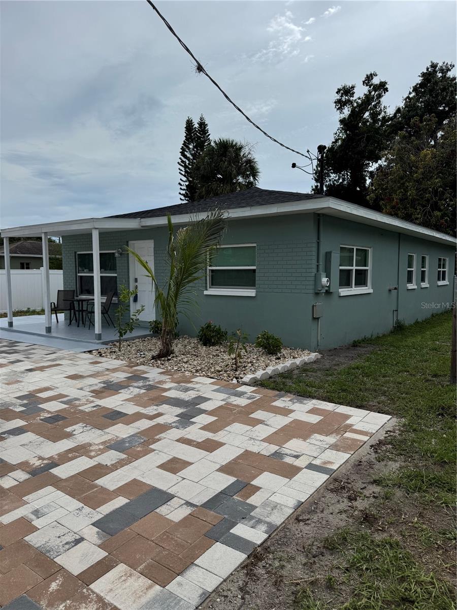 Image 4 of 52 For 206 Himes Avenue