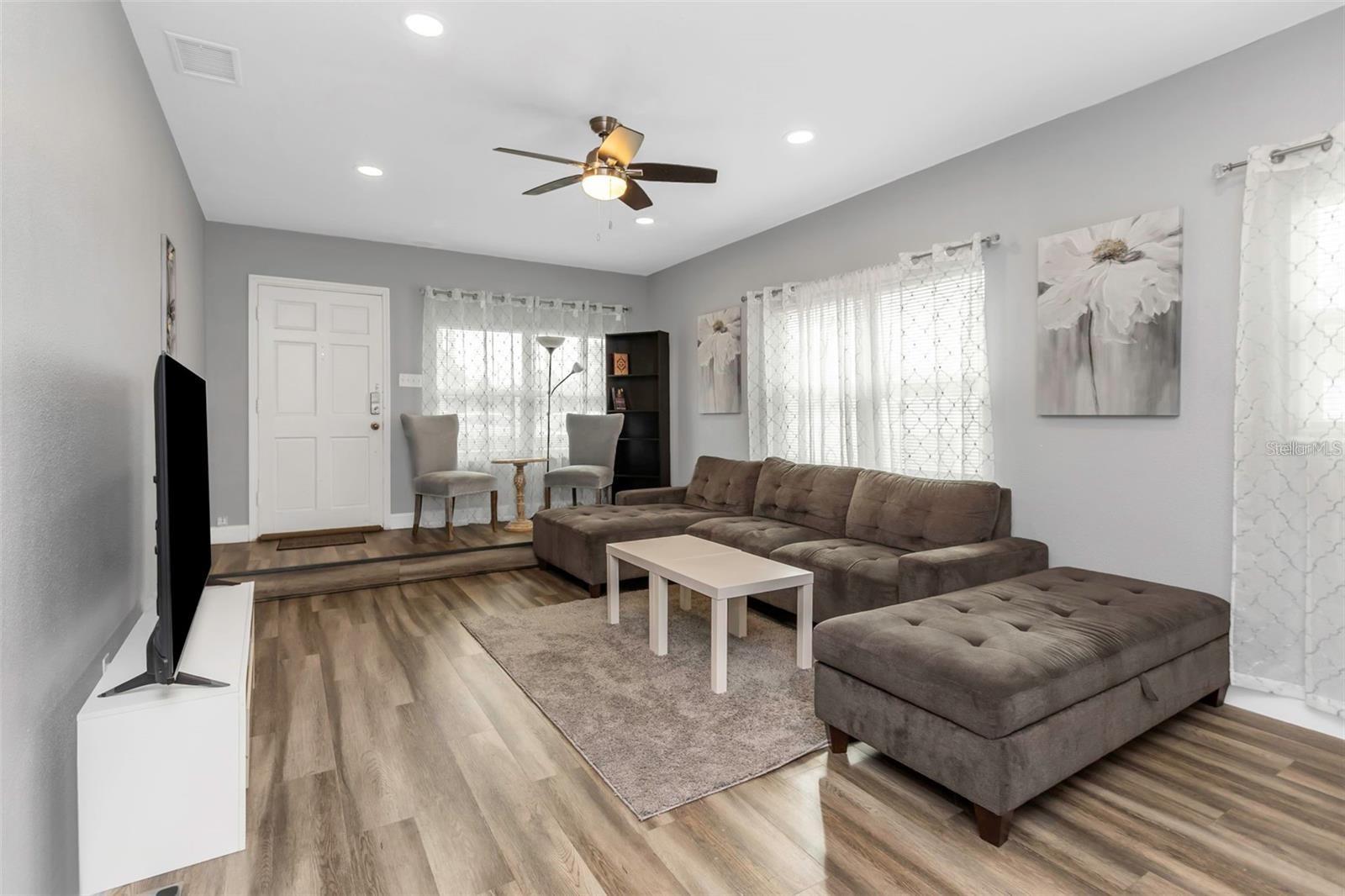 Image 7 of 52 For 206 Himes Avenue