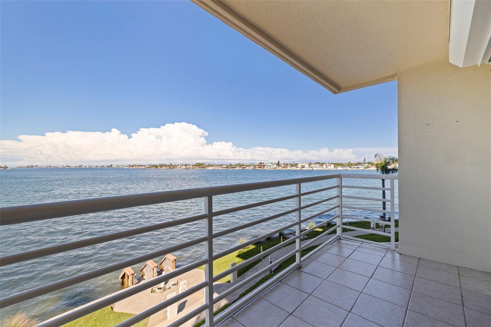 Image 15 of 58 For 6105 Bahia Del Mar Circle 384
