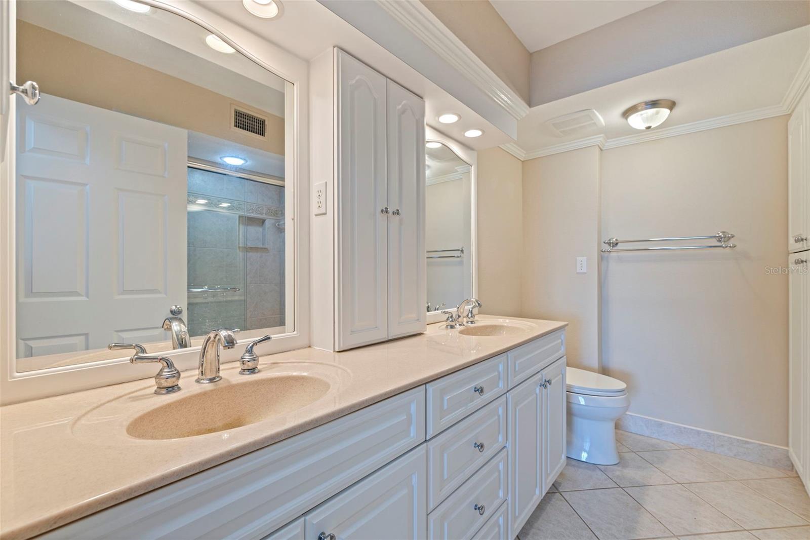 Image 25 of 58 For 6105 Bahia Del Mar Circle 384