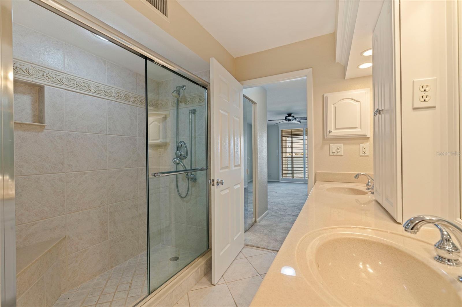 Image 26 of 58 For 6105 Bahia Del Mar Circle 384