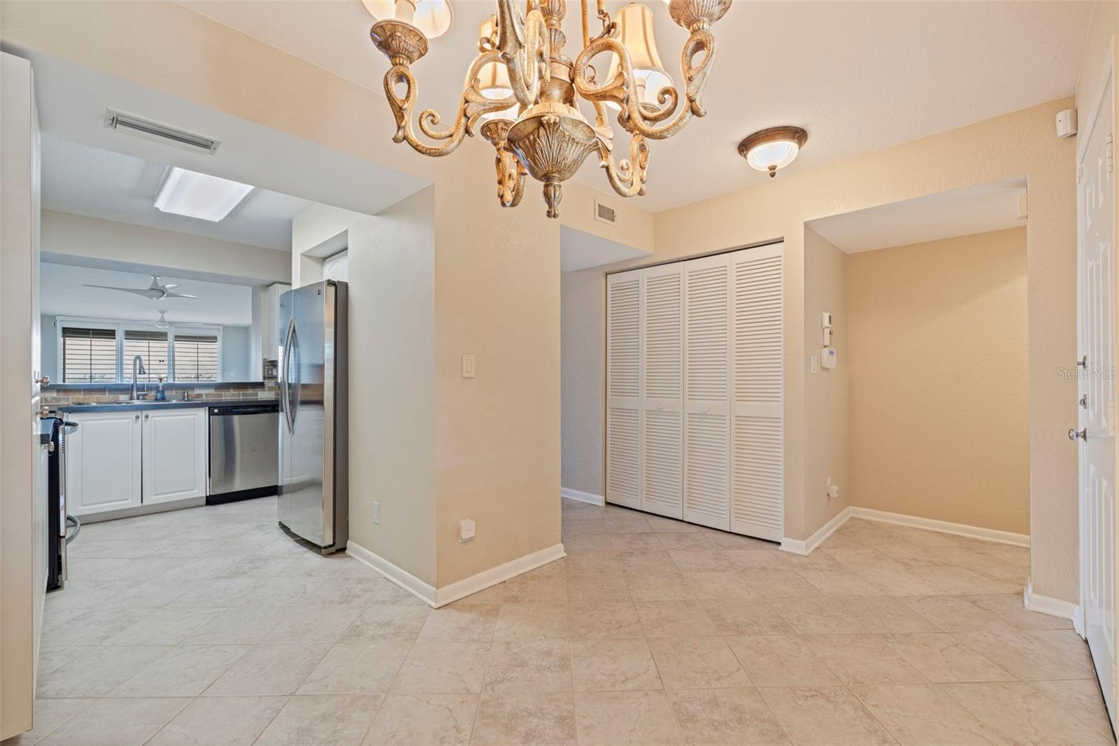 Image 8 of 58 For 6105 Bahia Del Mar Circle 384