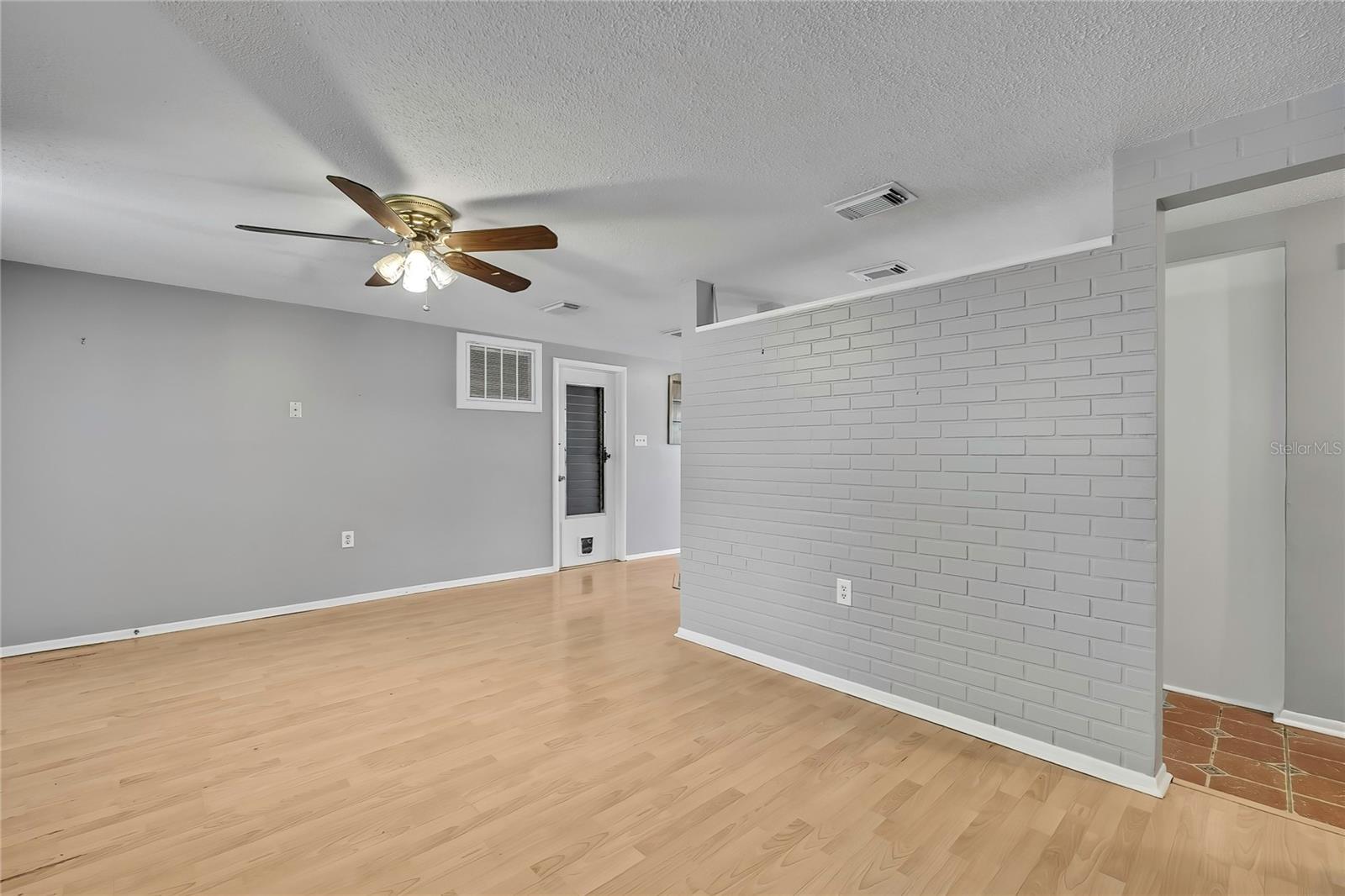 Image 4 of 38 For 3549 Hendrix Street