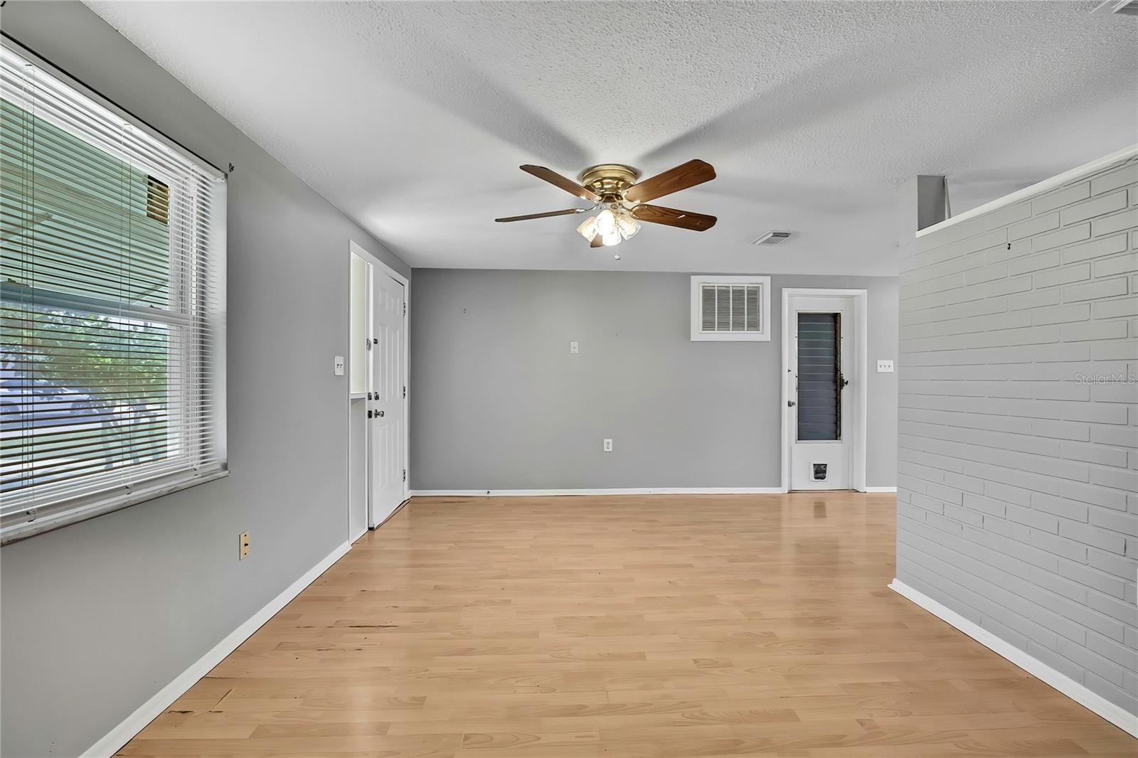 Image 6 of 38 For 3549 Hendrix Street