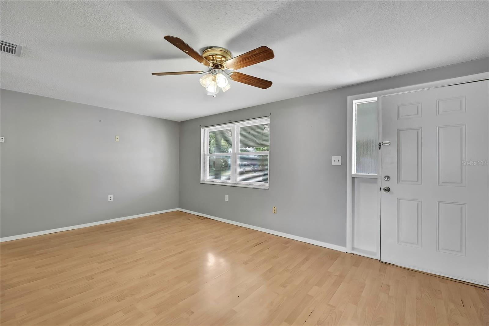 Image 8 of 38 For 3549 Hendrix Street