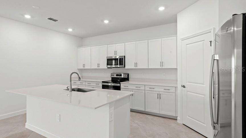 Image 19 of 31 For 8390 Waterscape Drive