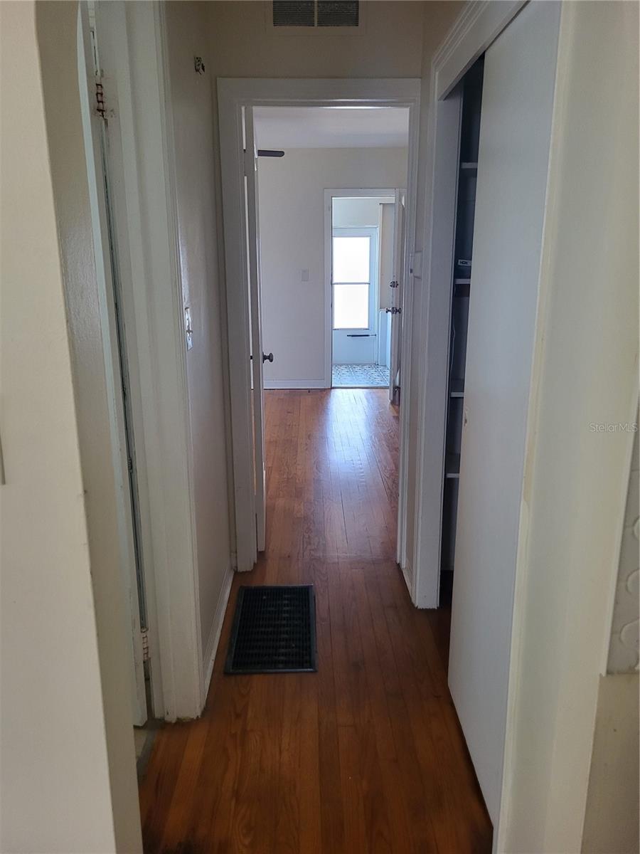 Image 12 of 24 For 1500 30th Avenue N A