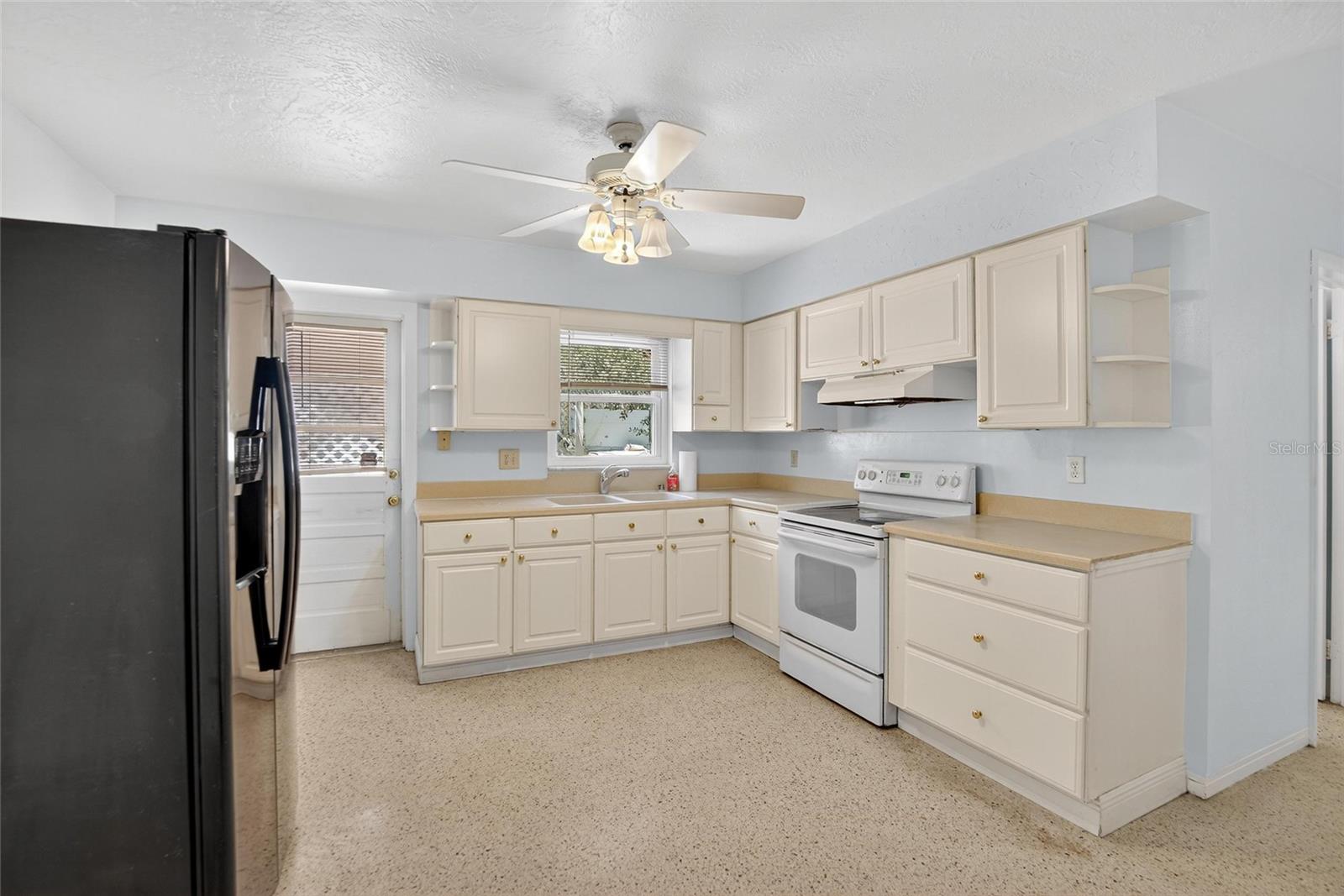 Image 11 of 39 For 2877 32nd Avenue N