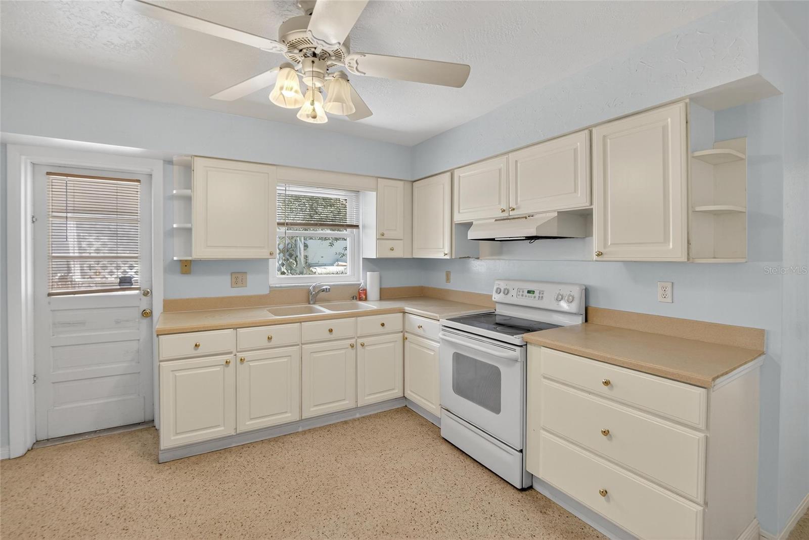 Image 12 of 39 For 2877 32nd Avenue N