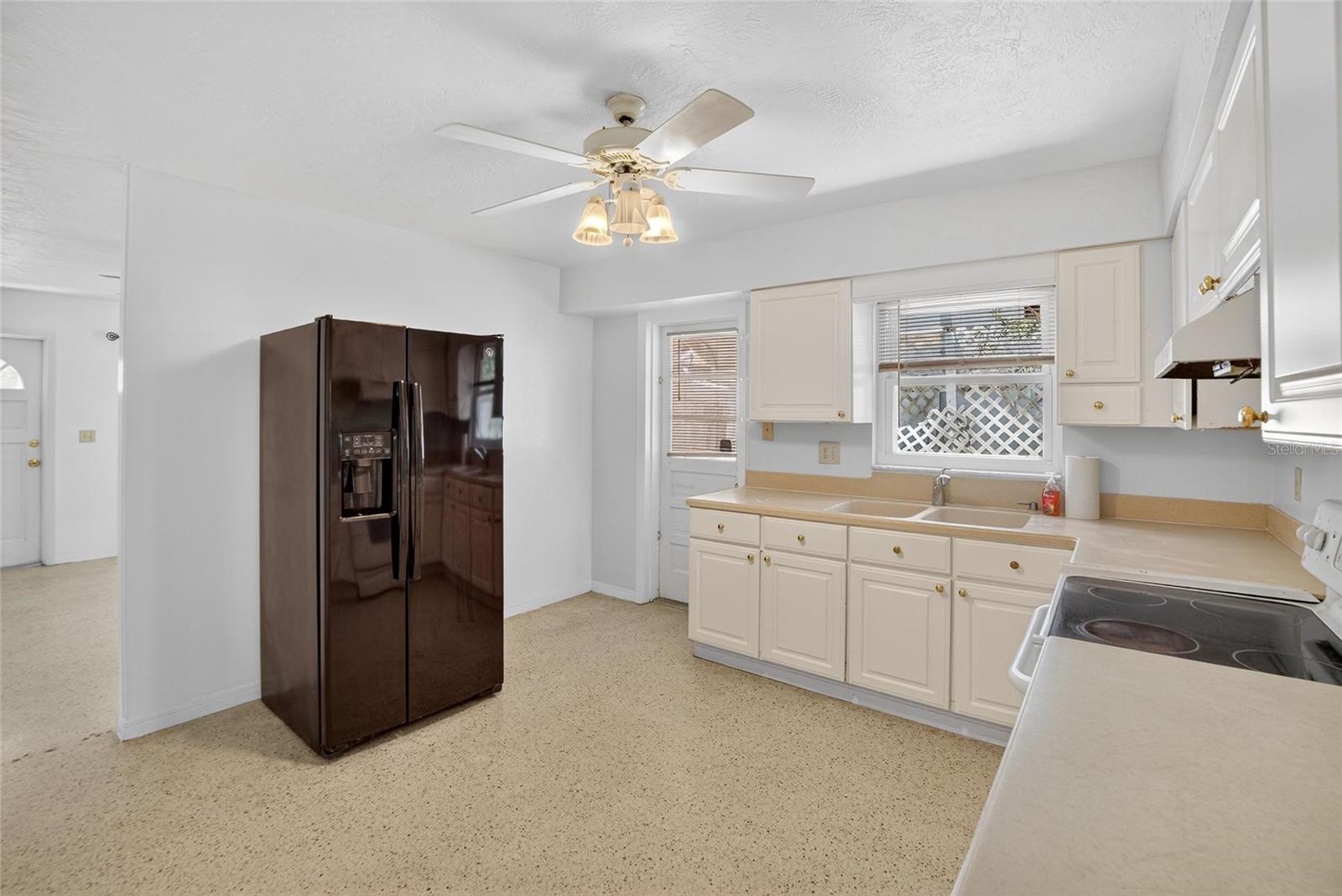 Image 13 of 39 For 2877 32nd Avenue N
