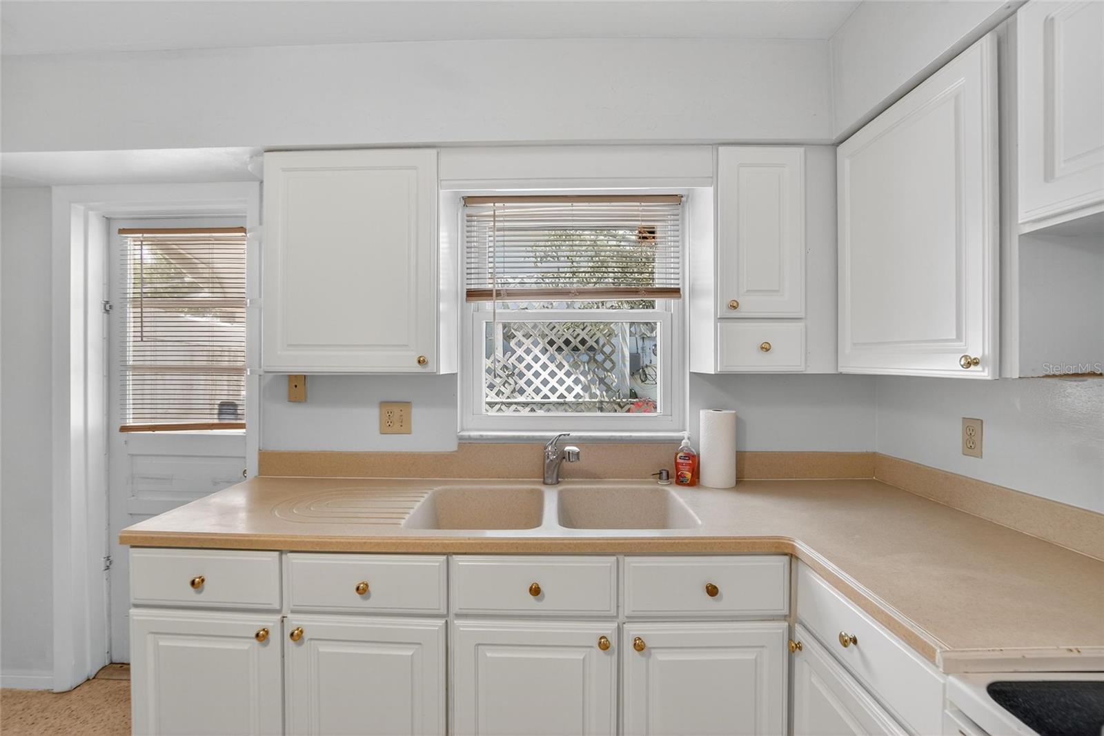 Image 14 of 39 For 2877 32nd Avenue N