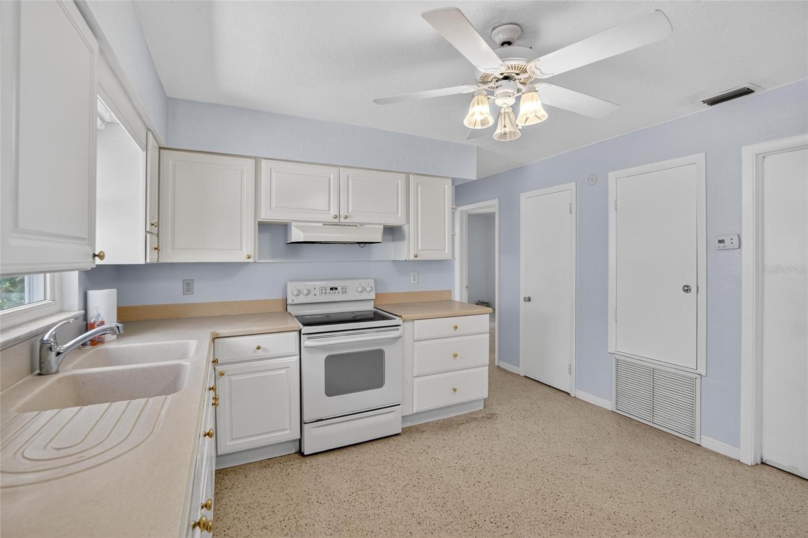 Image 15 of 39 For 2877 32nd Avenue N