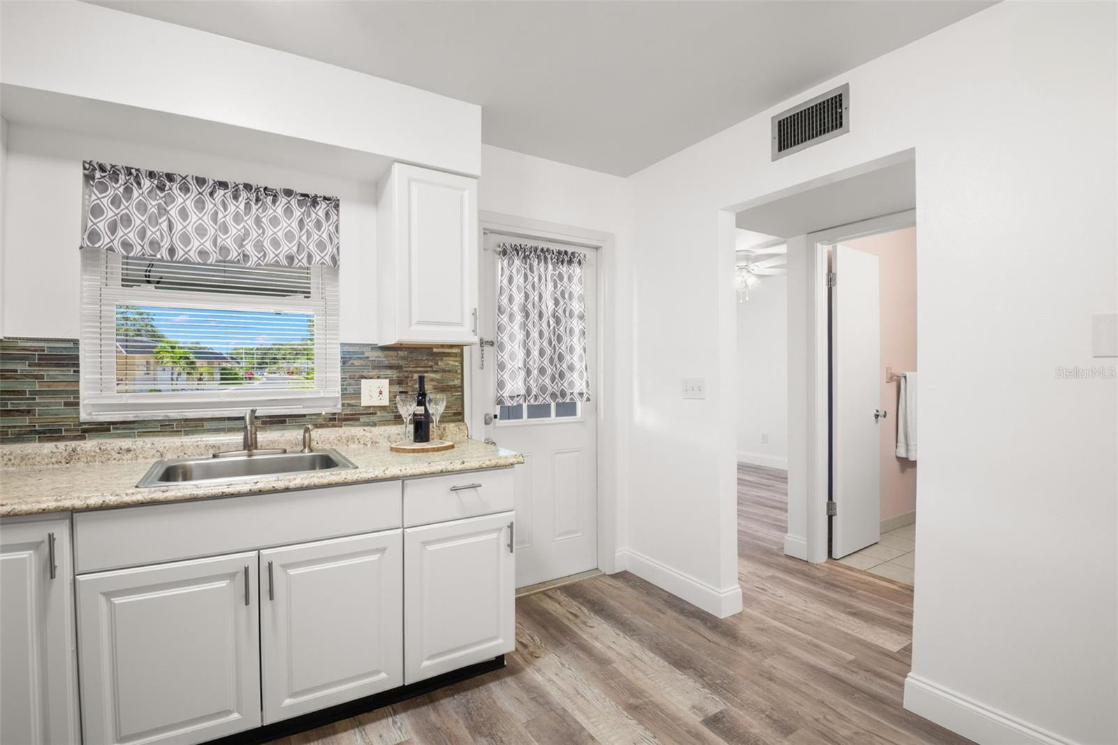 Image 10 of 60 For 883 Sky Loch Drive S
