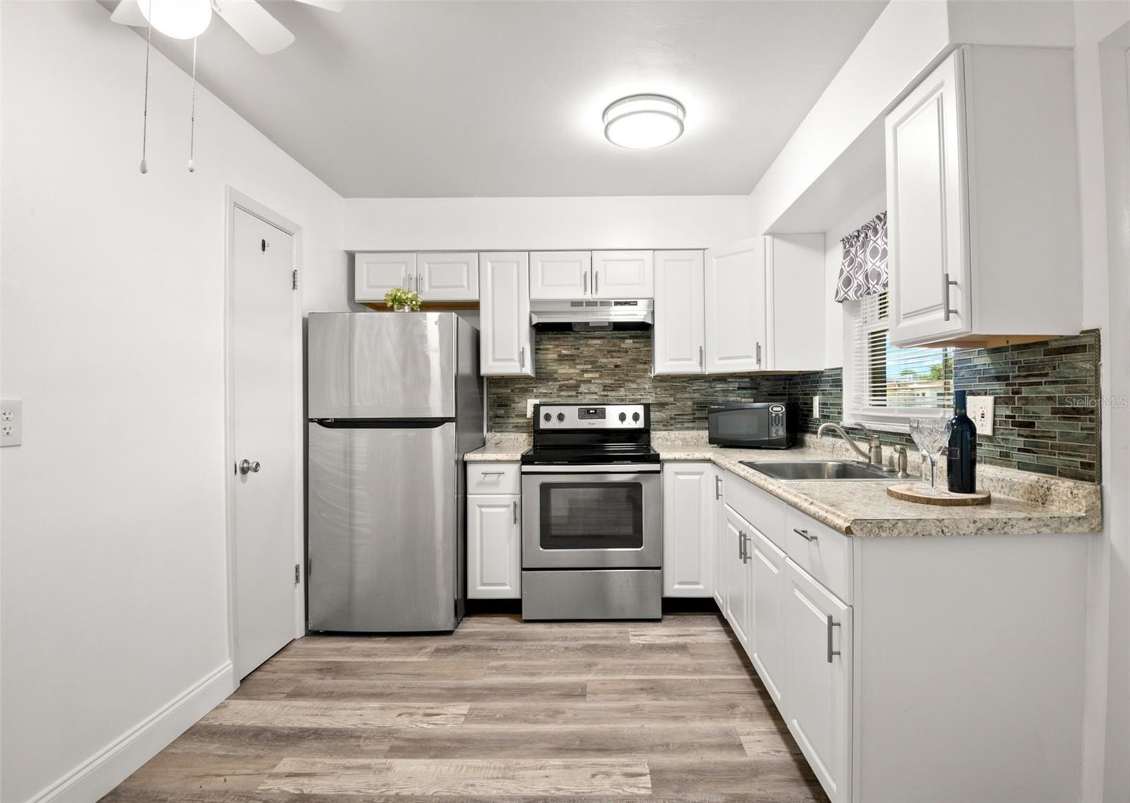 Image 11 of 60 For 883 Sky Loch Drive S