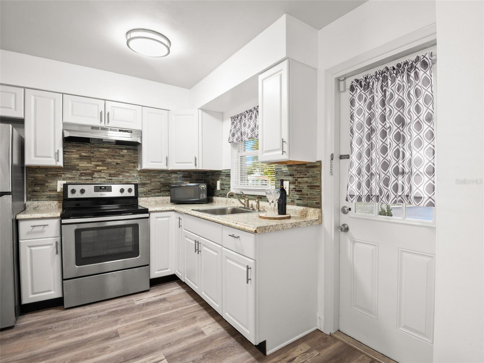 Image 12 of 60 For 883 Sky Loch Drive S