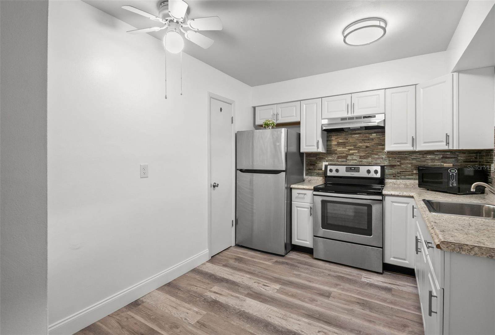 Image 13 of 60 For 883 Sky Loch Drive S