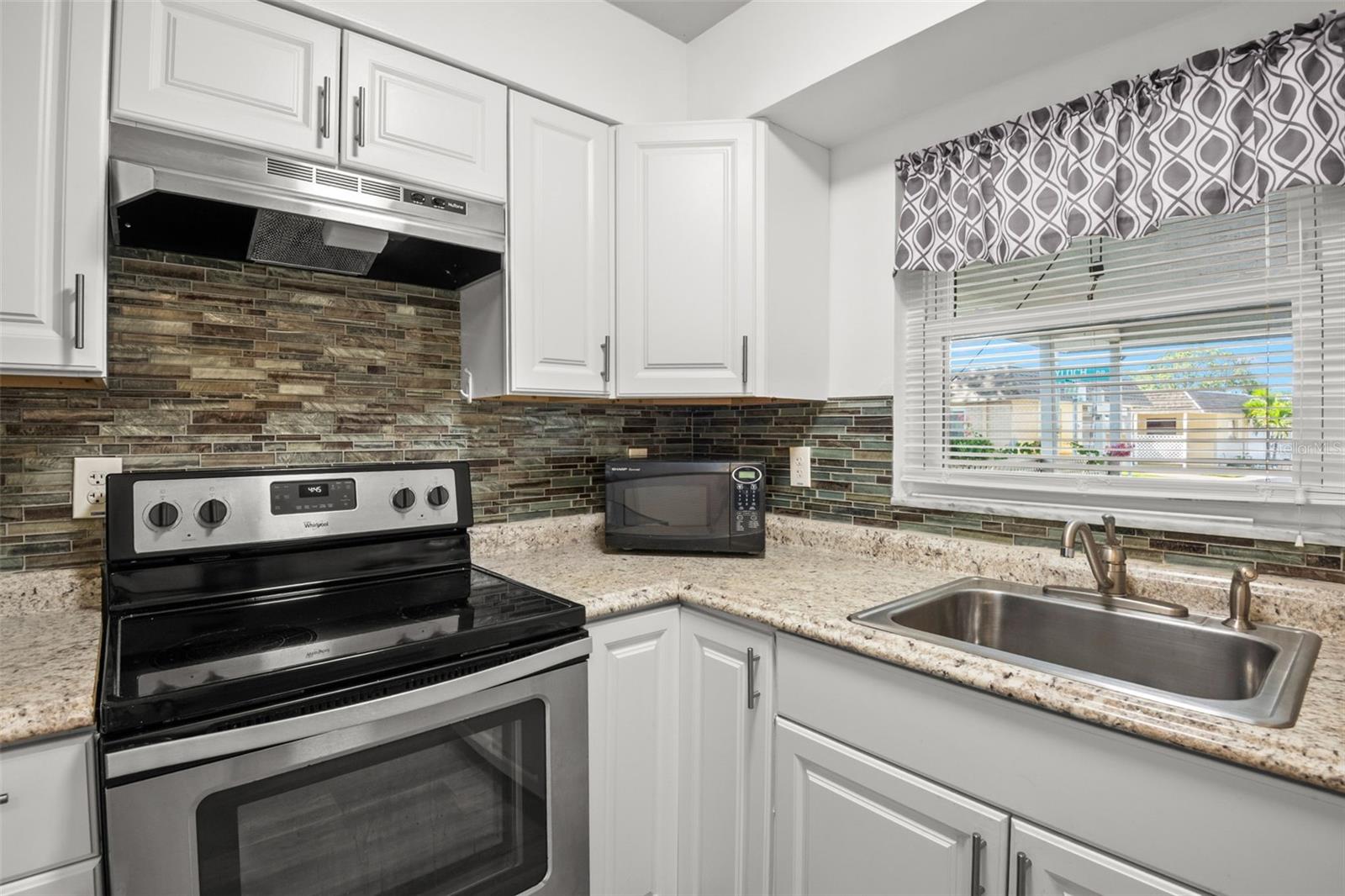 Image 14 of 60 For 883 Sky Loch Drive S
