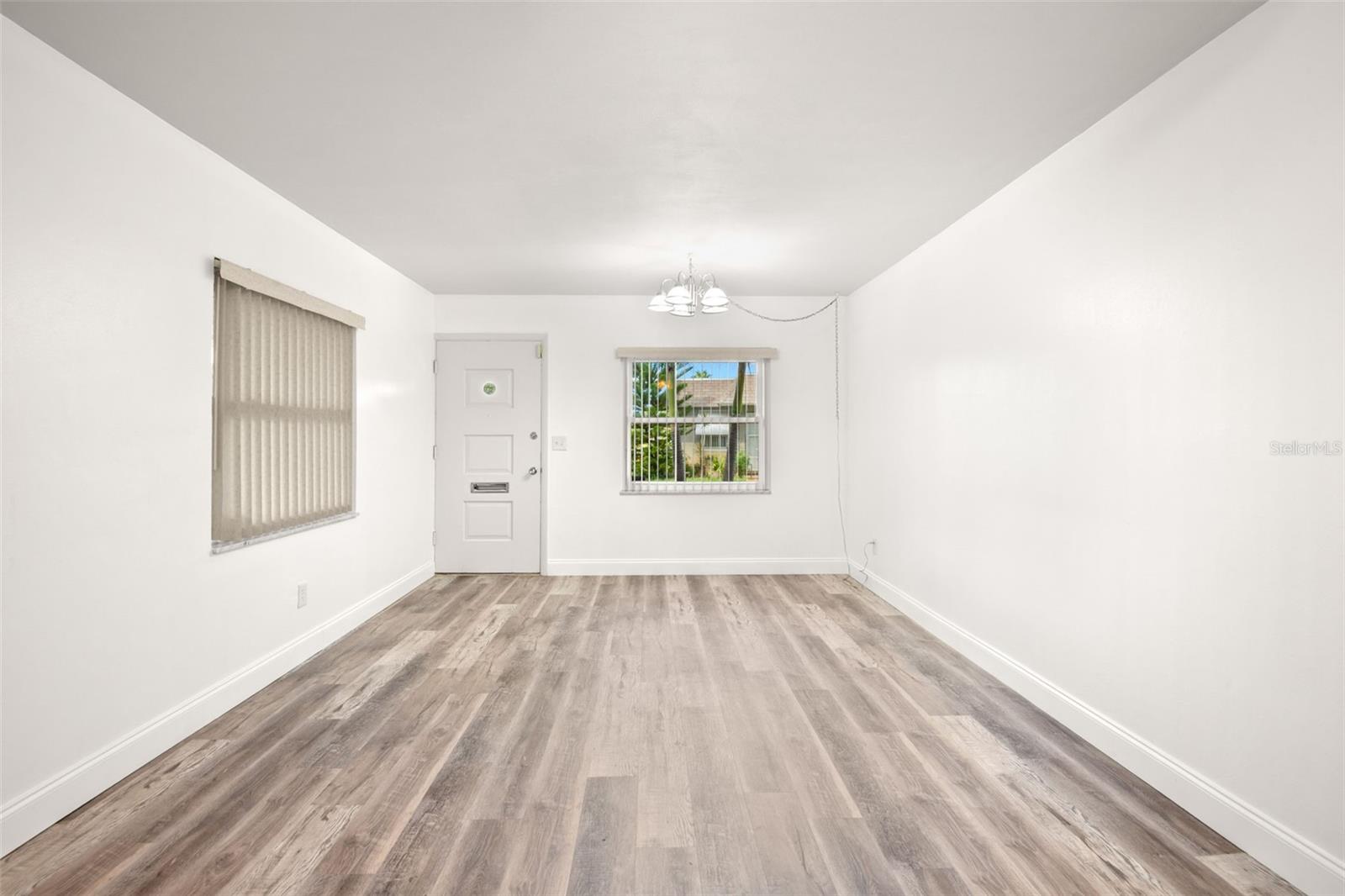 Image 6 of 60 For 883 Sky Loch Drive S