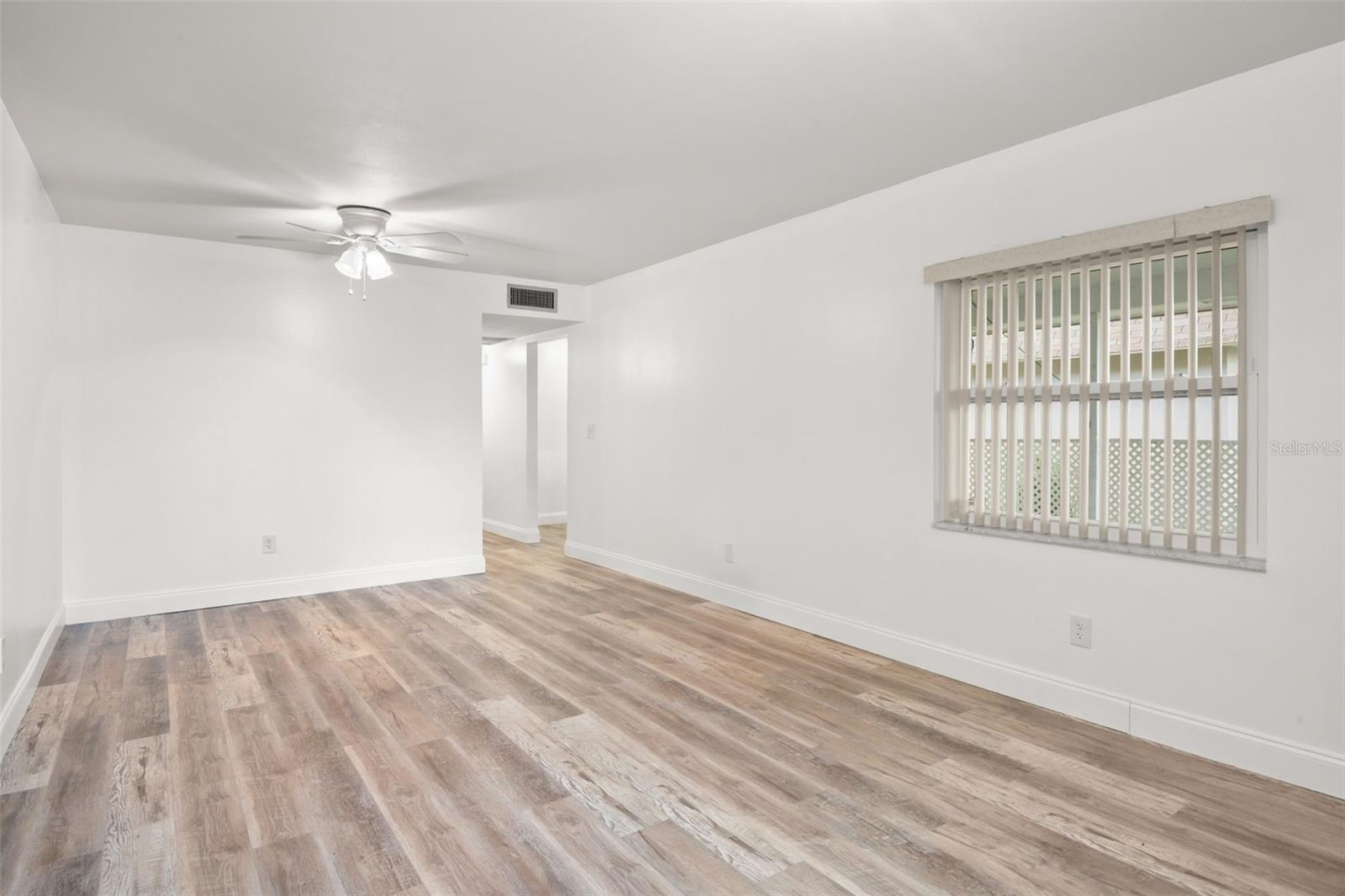 Image 9 of 60 For 883 Sky Loch Drive S