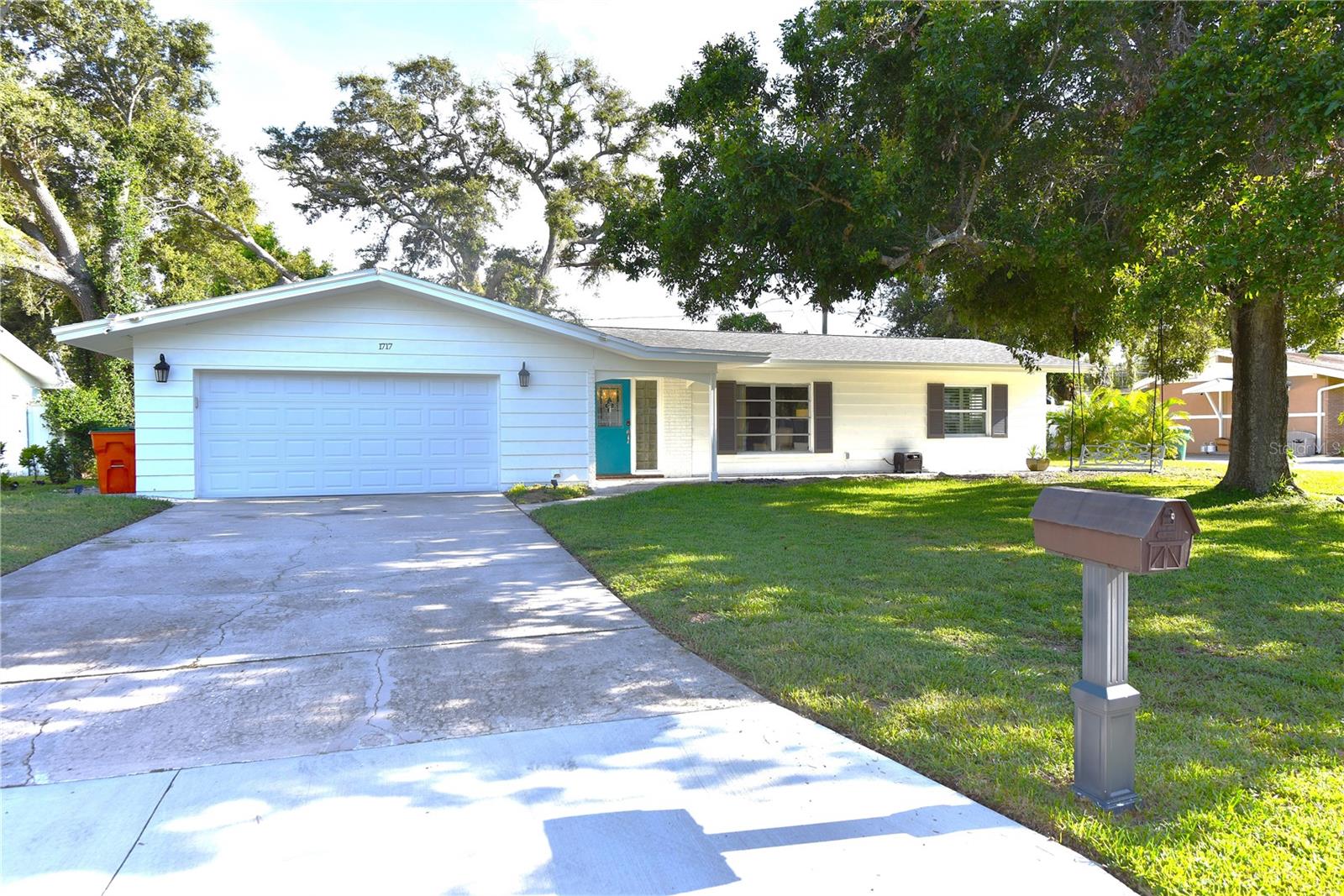 Image 2 of 55 For 1717 Faulds Road S