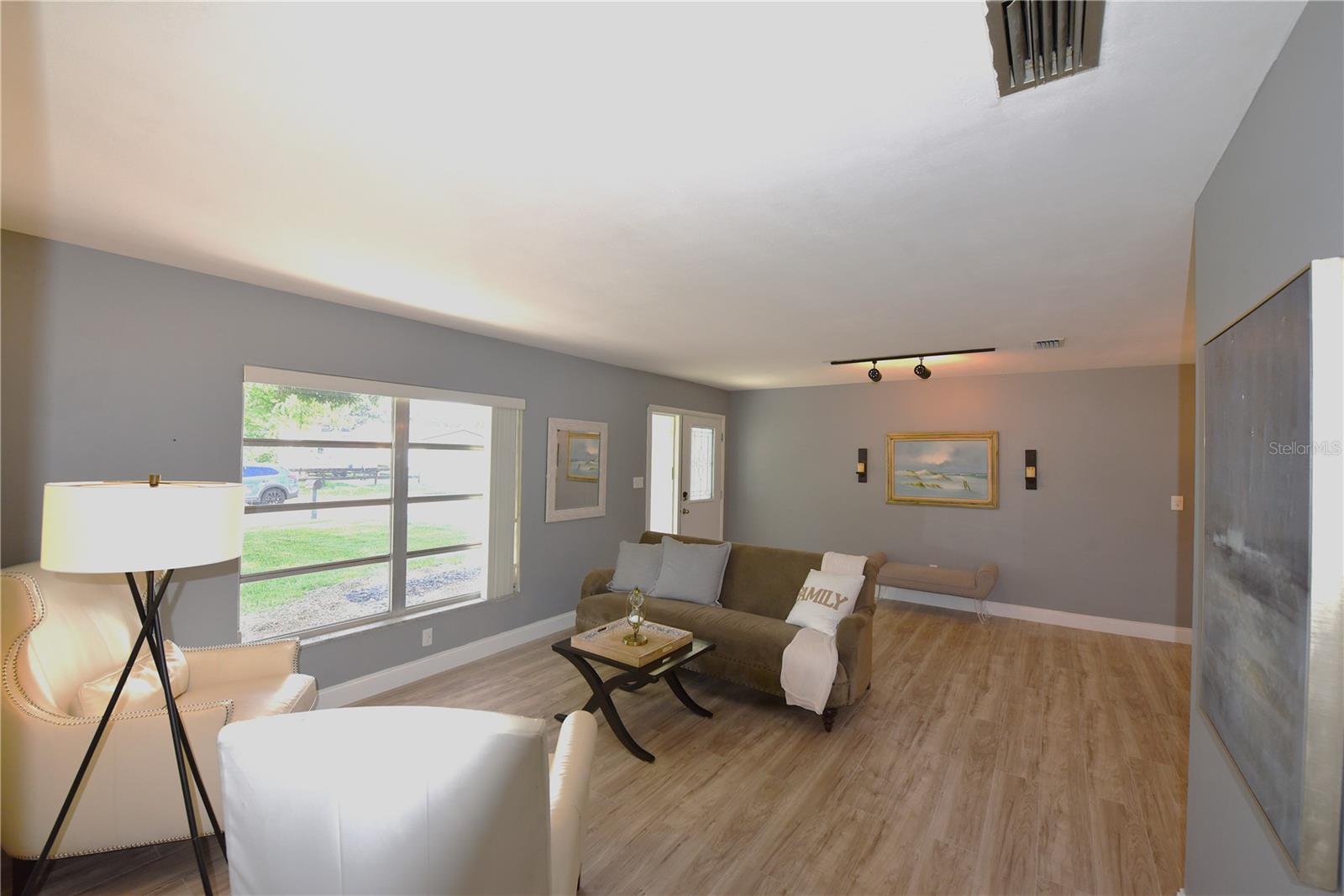 Image 20 of 55 For 1717 Faulds Road S