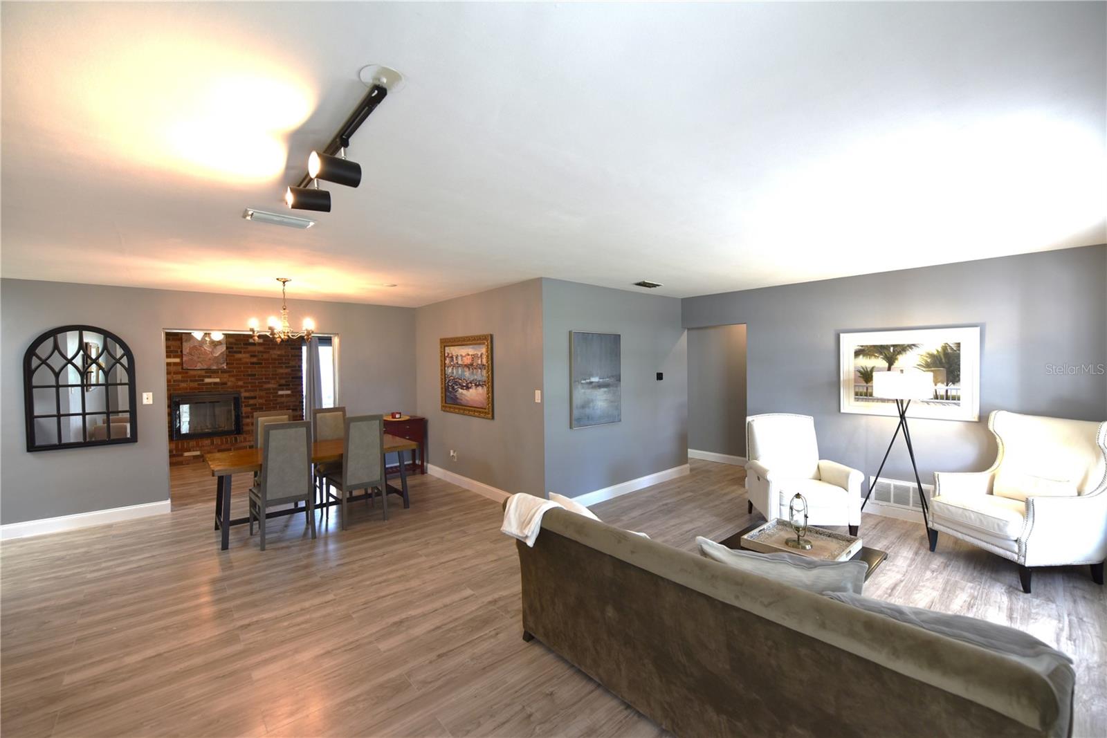 Image 21 of 55 For 1717 Faulds Road S