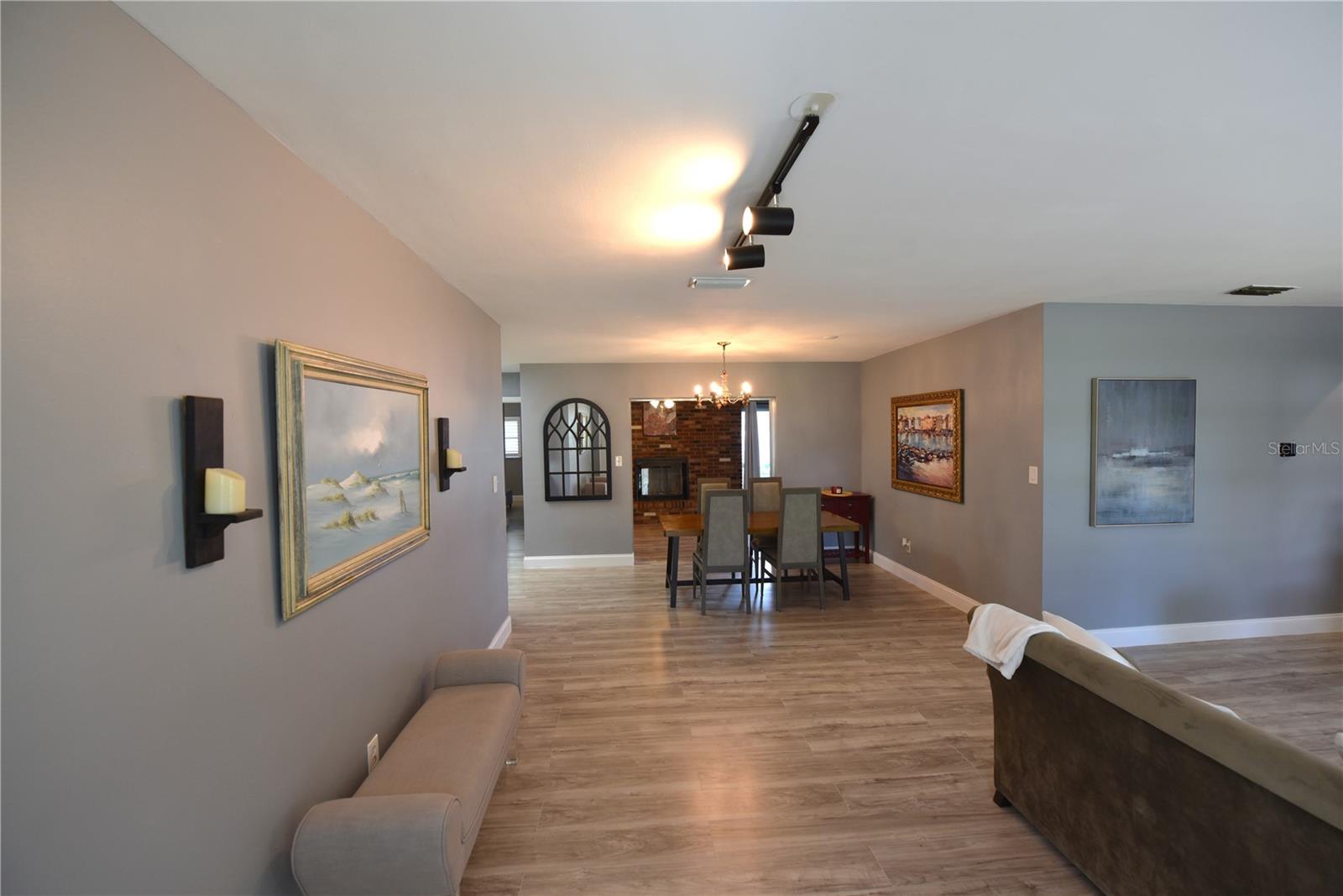 Image 32 of 55 For 1717 Faulds Road S