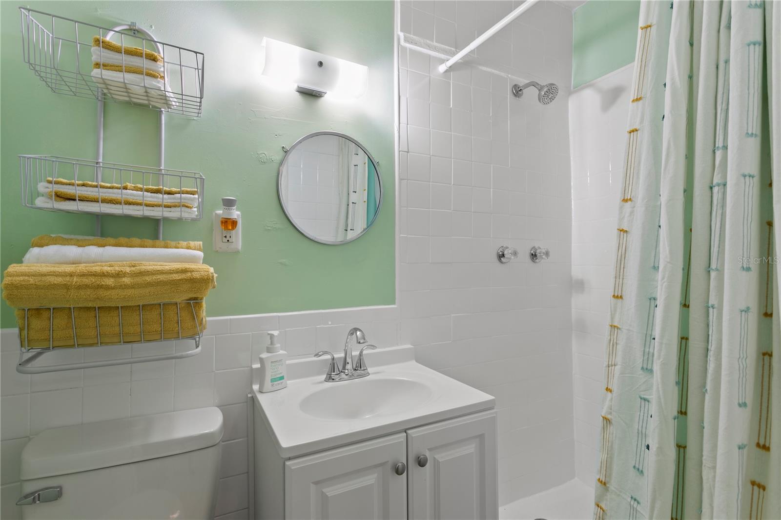 Image 14 of 22 For 1301 Bermuda Boulevard A
