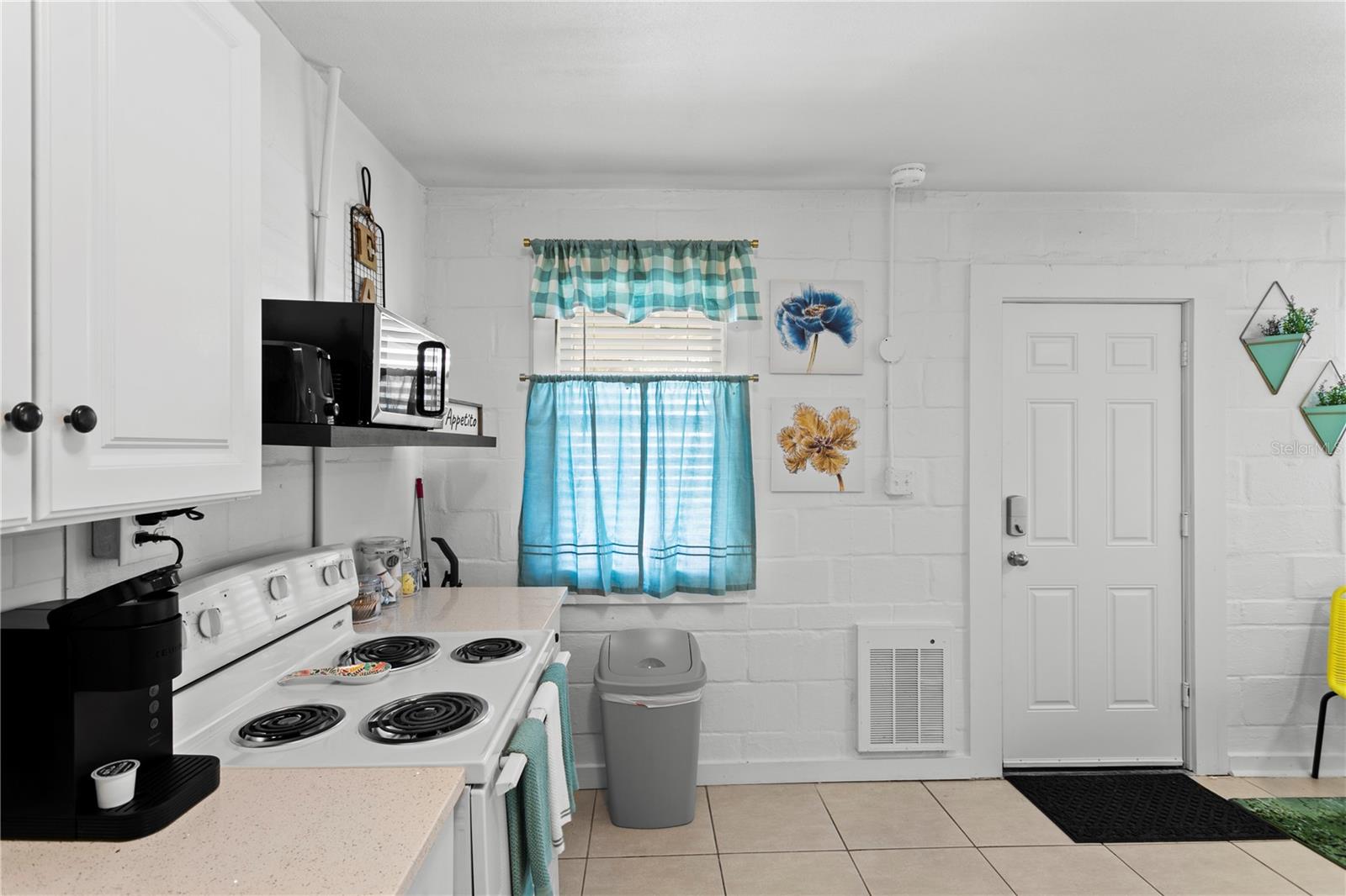 Image 4 of 22 For 1301 Bermuda Boulevard A