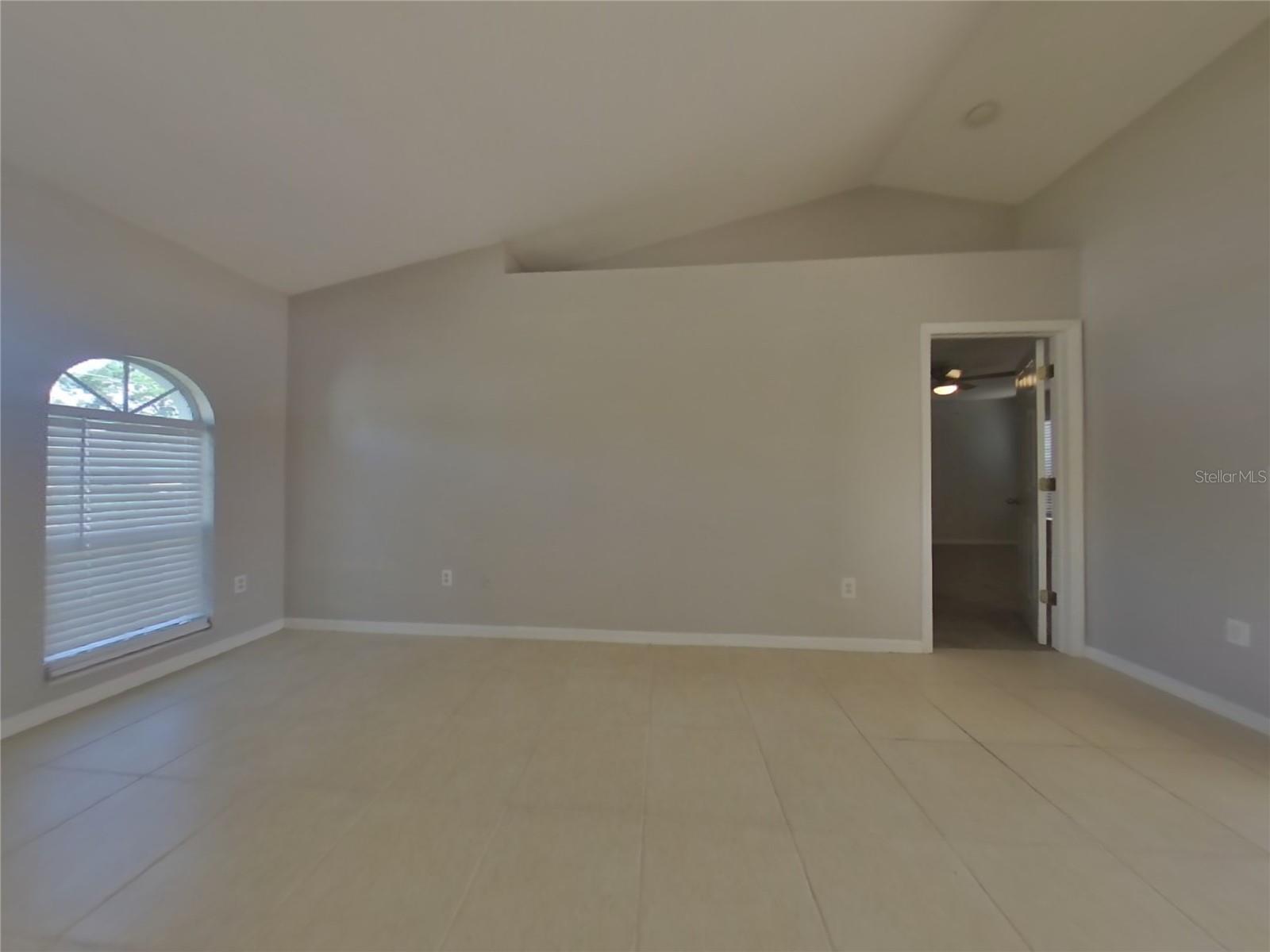 Image 3 of 20 For 2740 Begonia Terrace
