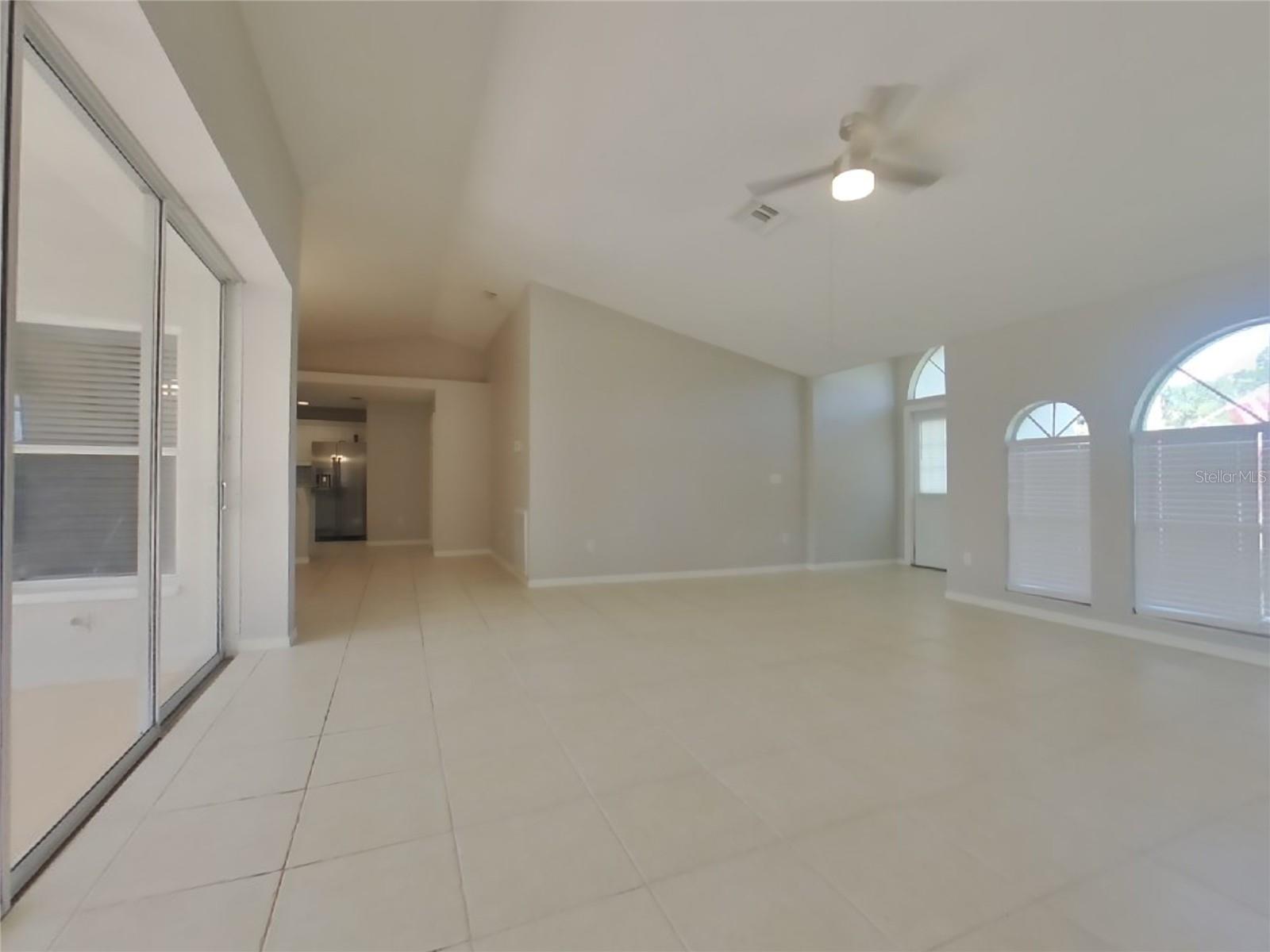 Image 4 of 20 For 2740 Begonia Terrace